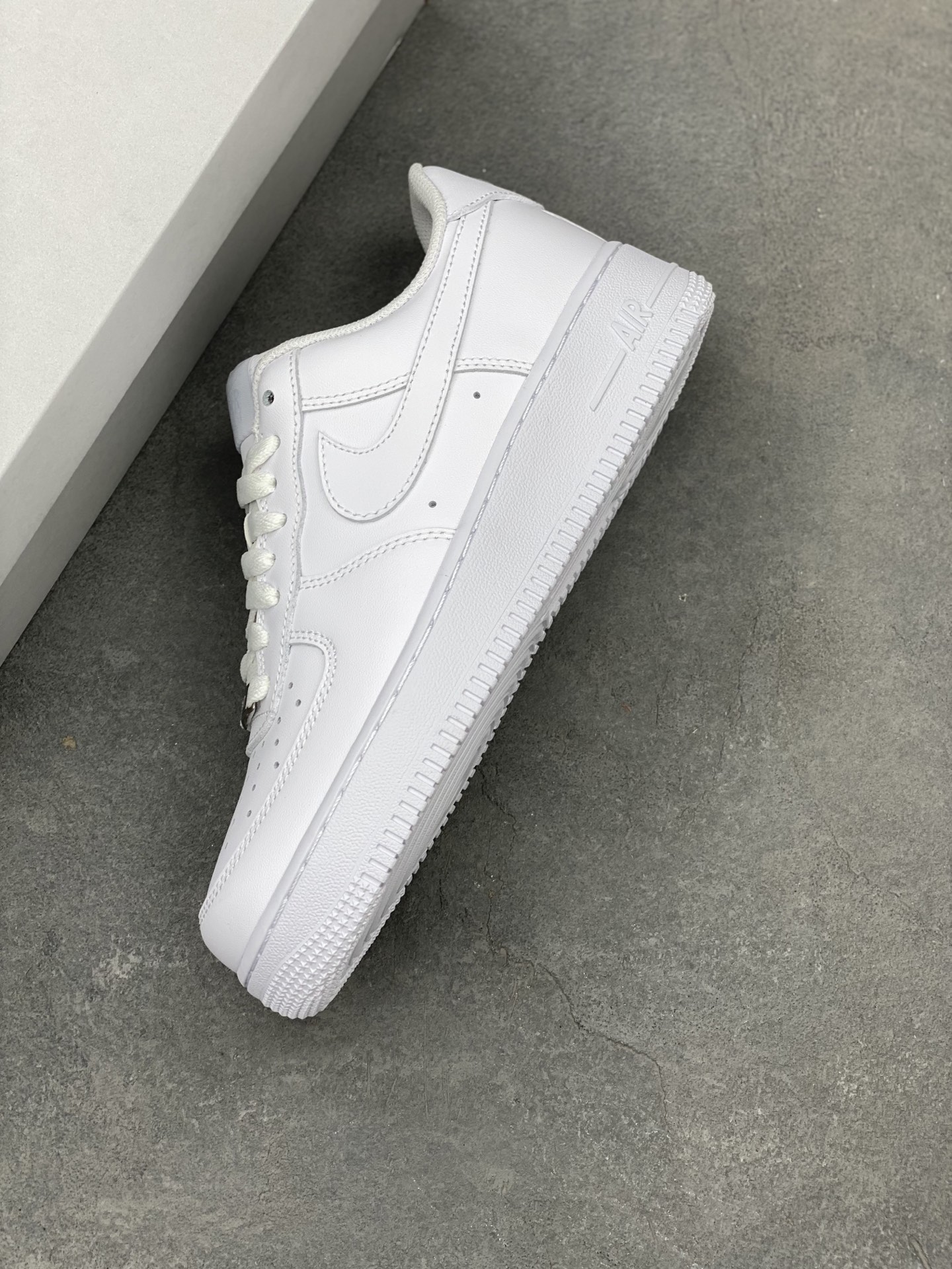 Nike Air Force 1 Mid '07 - Classic White Leather Basketball Shoes 8 i1742331257978 5754 0 6