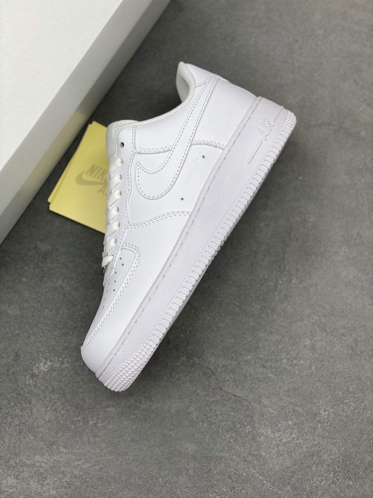 Nike Air Force 1 Mid '07: Classic White Leather Basketball Shoes 8 i1742331303394 2019 0 6
