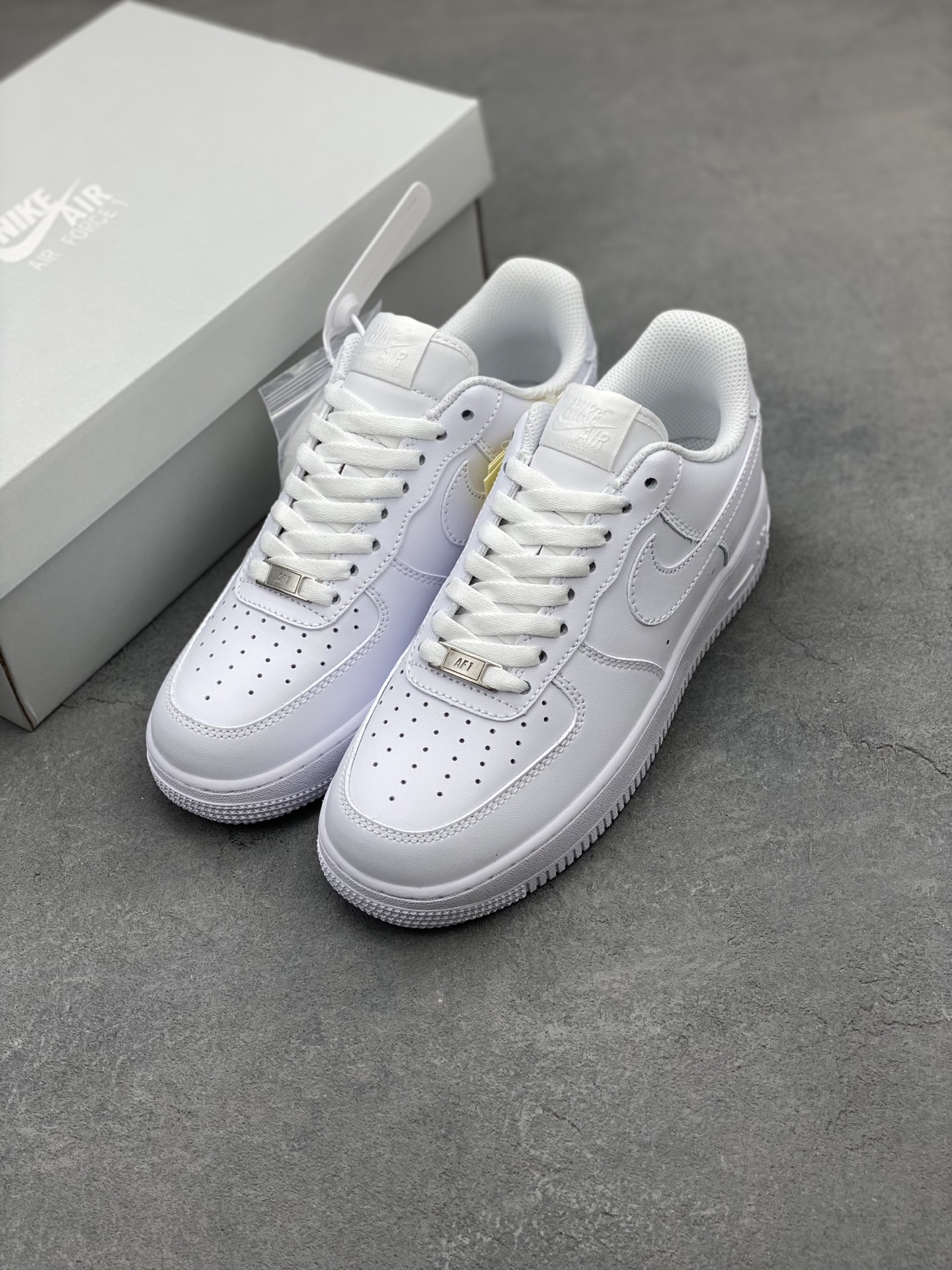 Nike Air Force 1 Mid '07: Classic White Leather Basketball Shoes 9 i1742331306266 4693 0 7