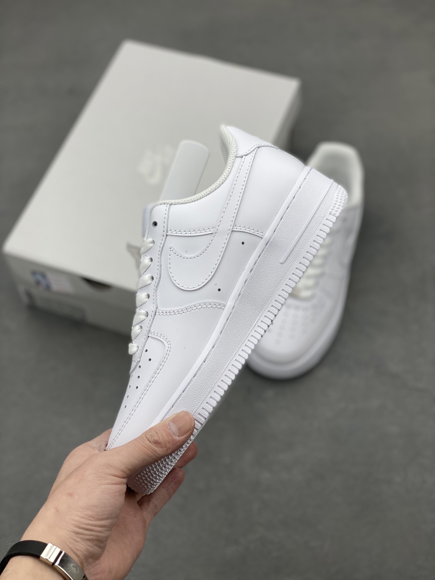 Nike Air Force 1 '07: Classic White Low-Top Sneakers with Air Cushioning 4 i1742331394468 1491 0 2