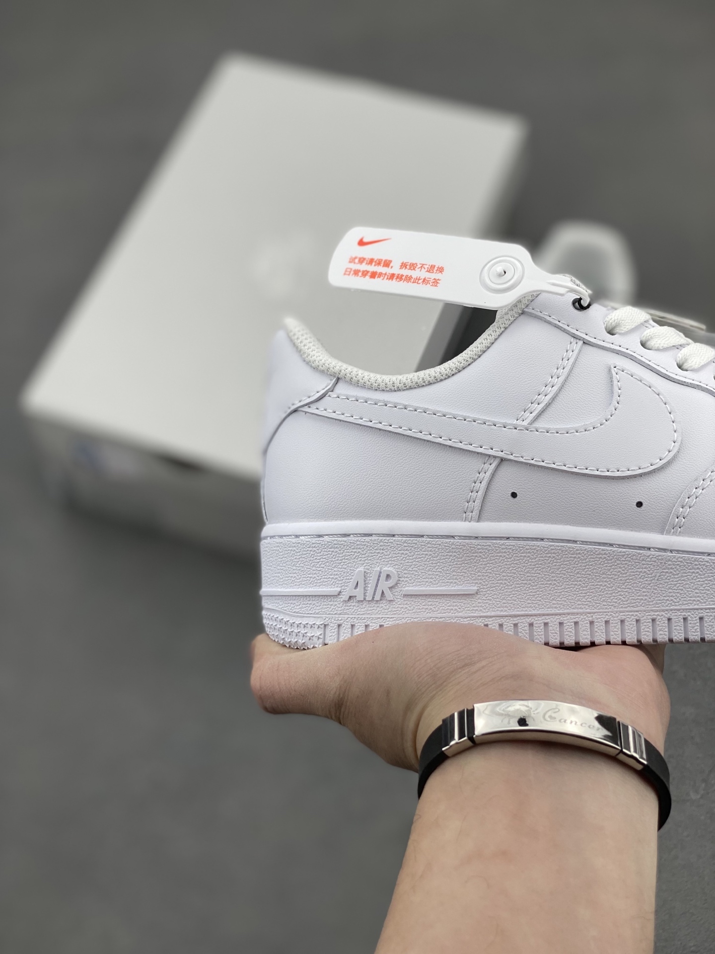 Nike Air Force 1 '07: Classic White Low-Top Sneakers with Air Cushioning 6 i1742331398638 4512 0 4