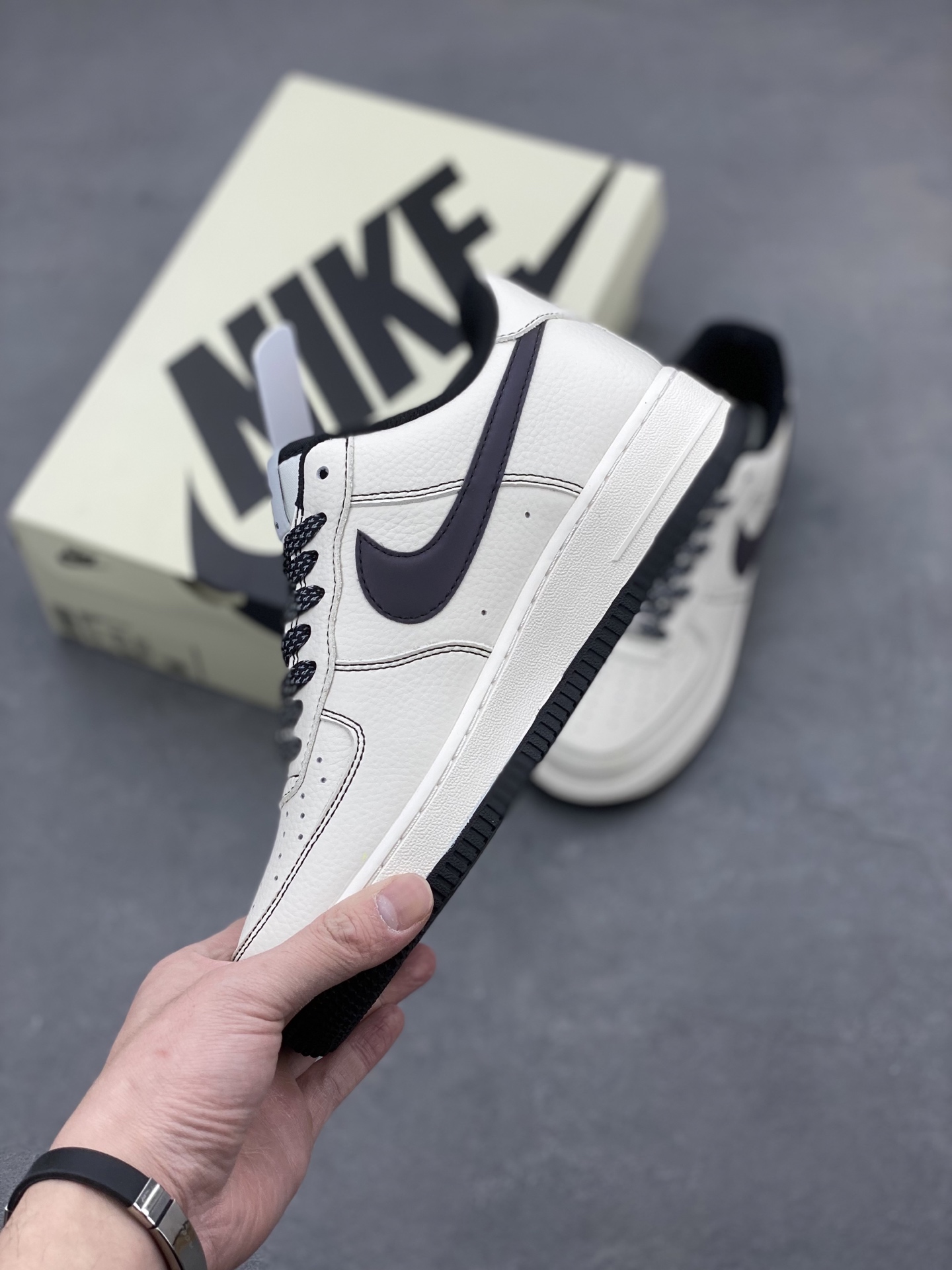 Nike Air Force 1 '07 Low Sneakers - Limited Edition, Comfortable & Stylish 4 i1742400591402 8728 0 2