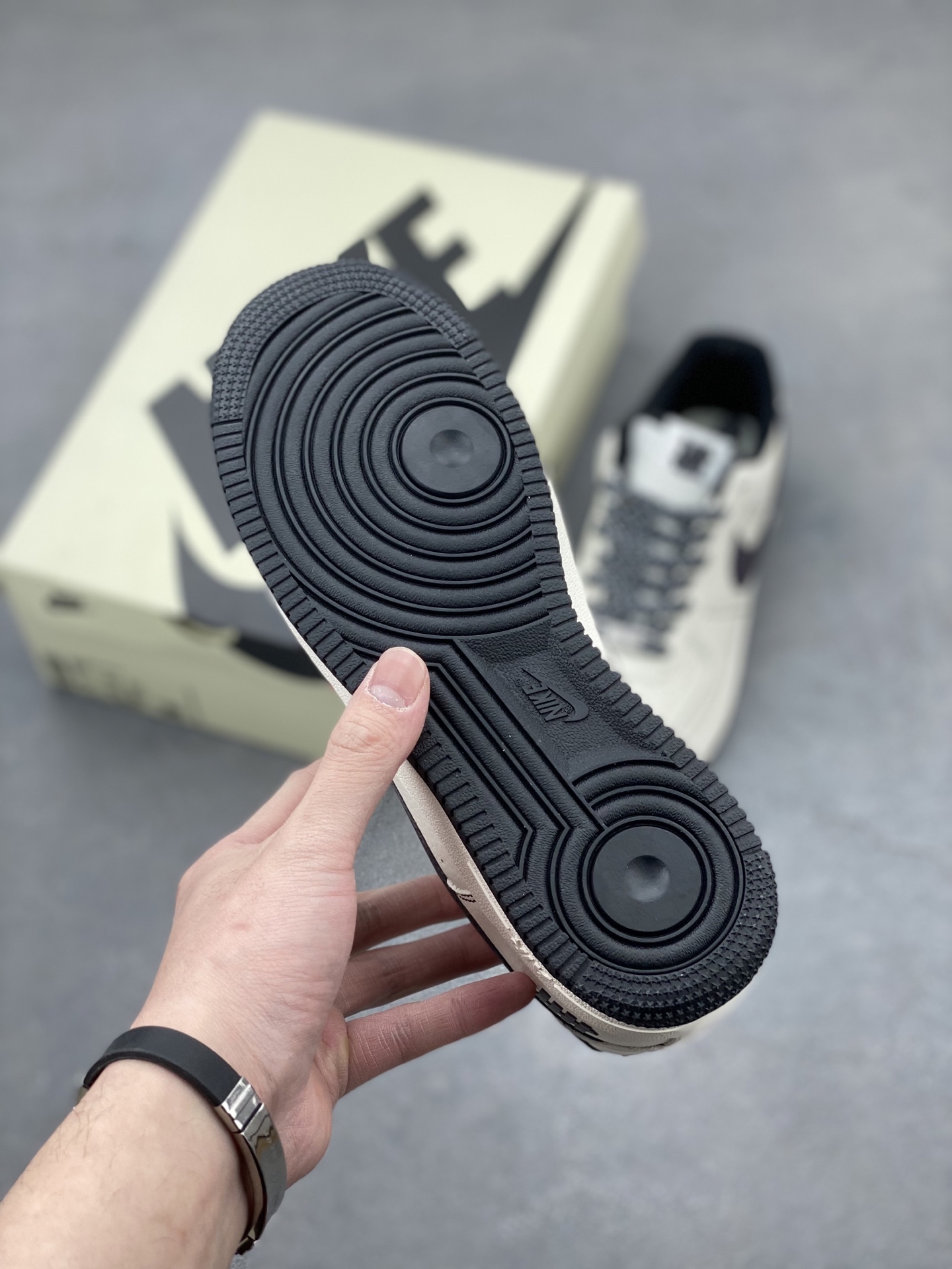 Nike Air Force 1 '07 Low Sneakers - Limited Edition, Comfortable & Stylish 7 i1742400597756 1165 0 5