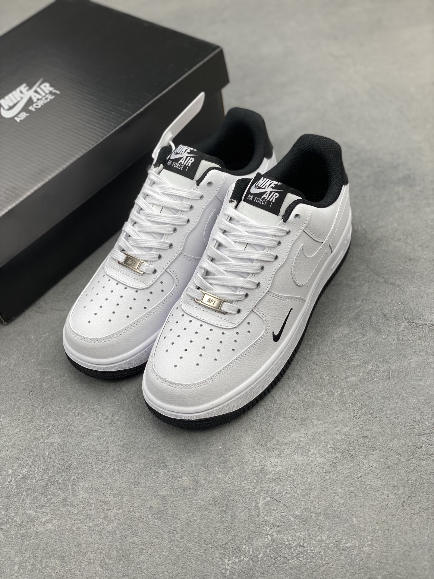 Nike Air Force 1 '07 Low White/Black Stitching Detail - Limited Edition 9 i1742401015186 6675 0 7