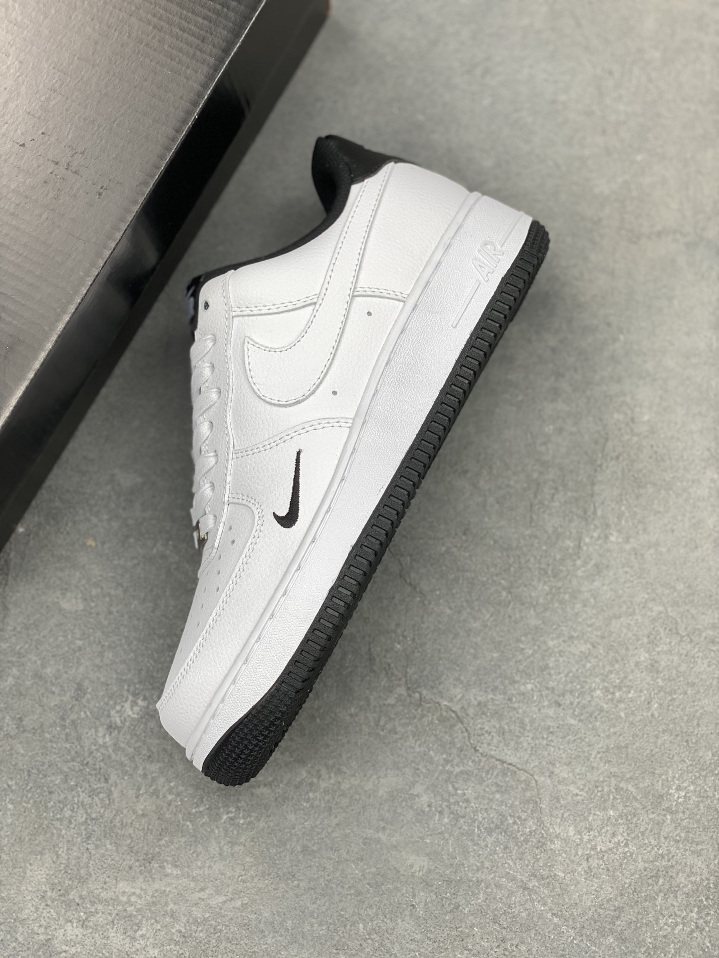 Nike Air Force 1 '07 Low White/Black Stitching Detail - Limited Edition 8 i1742401025394 5201 0 6