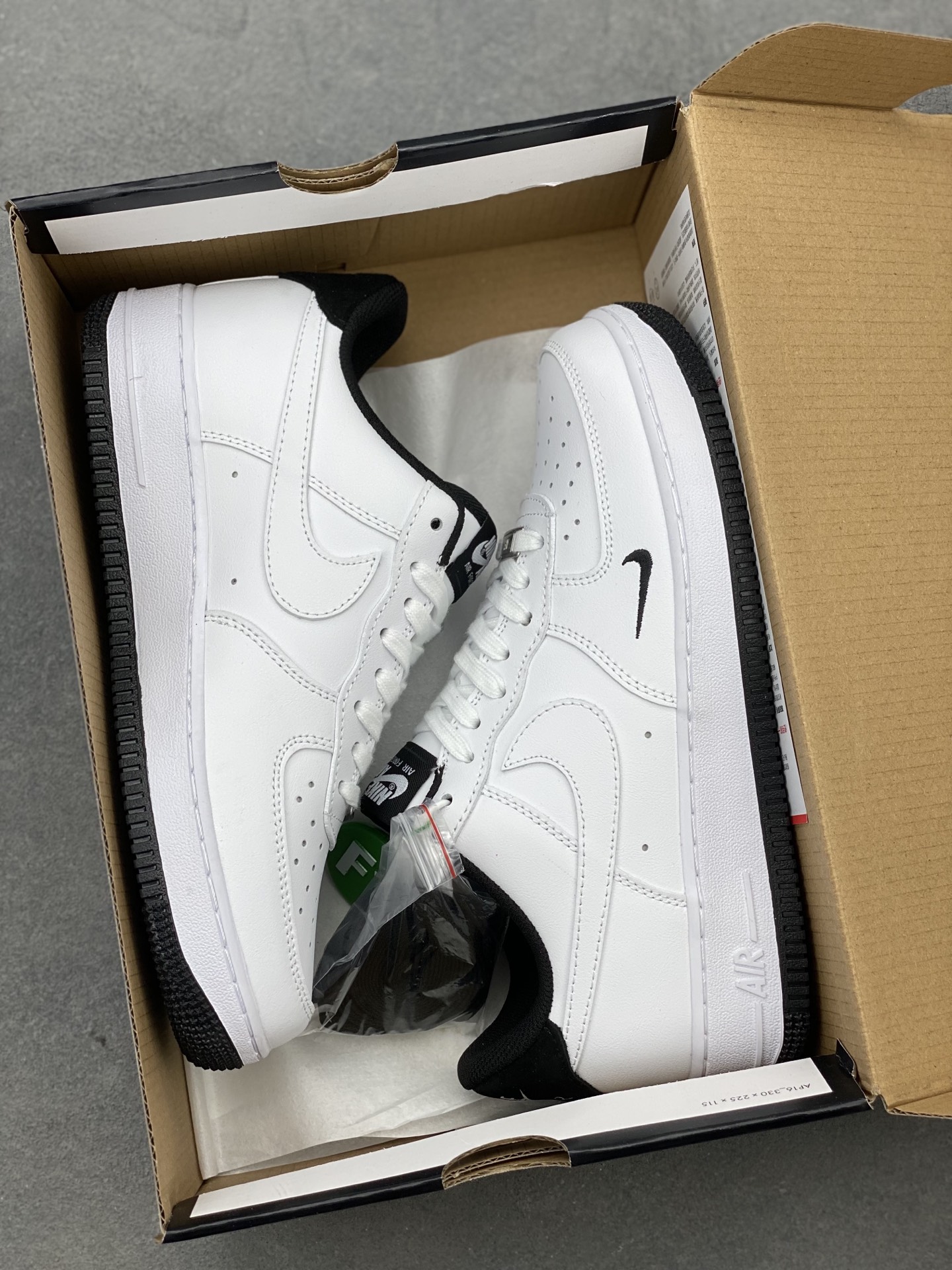Nike Air Force 1 Low White/Black, Original Lasting, Full Honeycomb Cushion 10 i1742488136792 2432 0 8