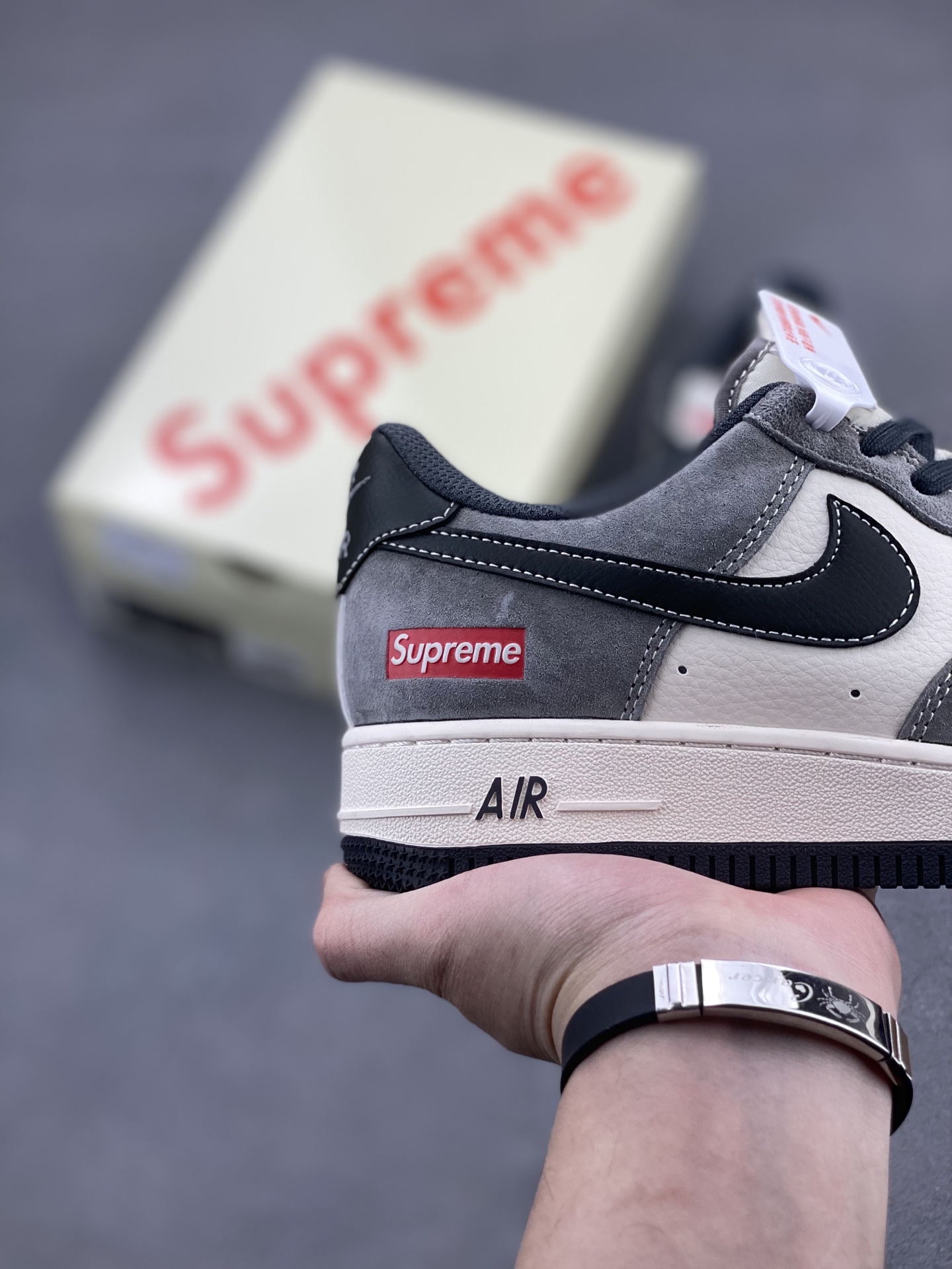 Nike Air Force 1 '07 Low Supreme Sneakers - Limited Edition, Comfortable Fit 6 i1742659659016 1081 0 4