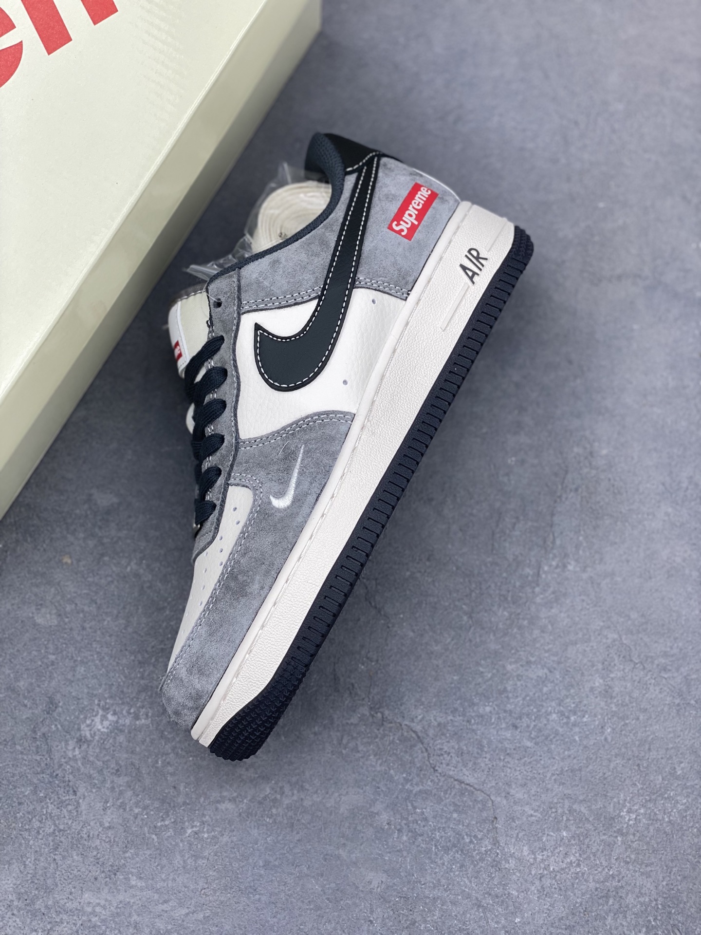 Nike Air Force 1 '07 Low Supreme Sneakers - Limited Edition, Comfortable Fit 8 i1742659669541 2016 0 6