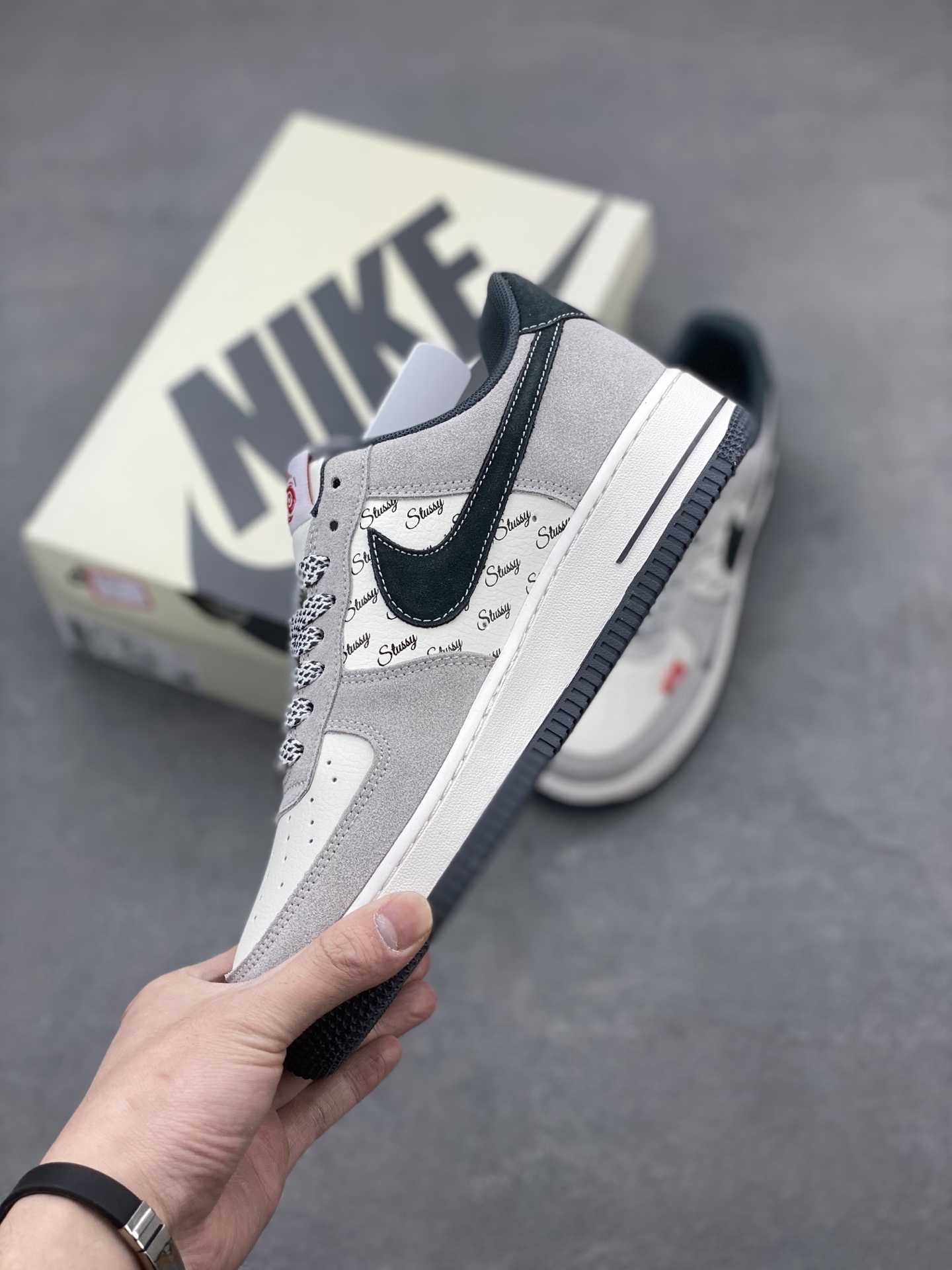 Nike Air Force 1 '07 Low Stüssy Limited Edition Sneakers 4 i1742660056166 3369 0 2