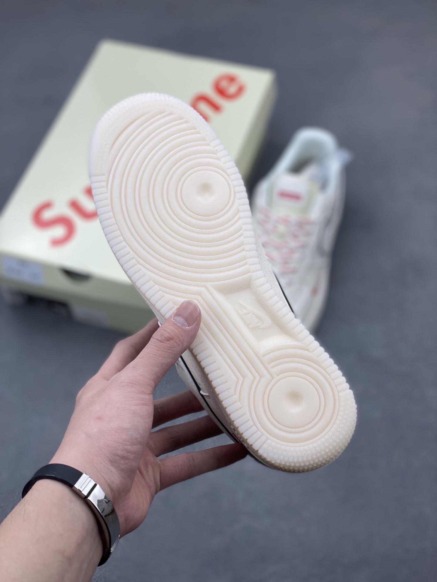 Nike Air Force 1 '07 Low Supreme Collab Sneakers - Cream/White 7 i1742834307444 3111 0 5