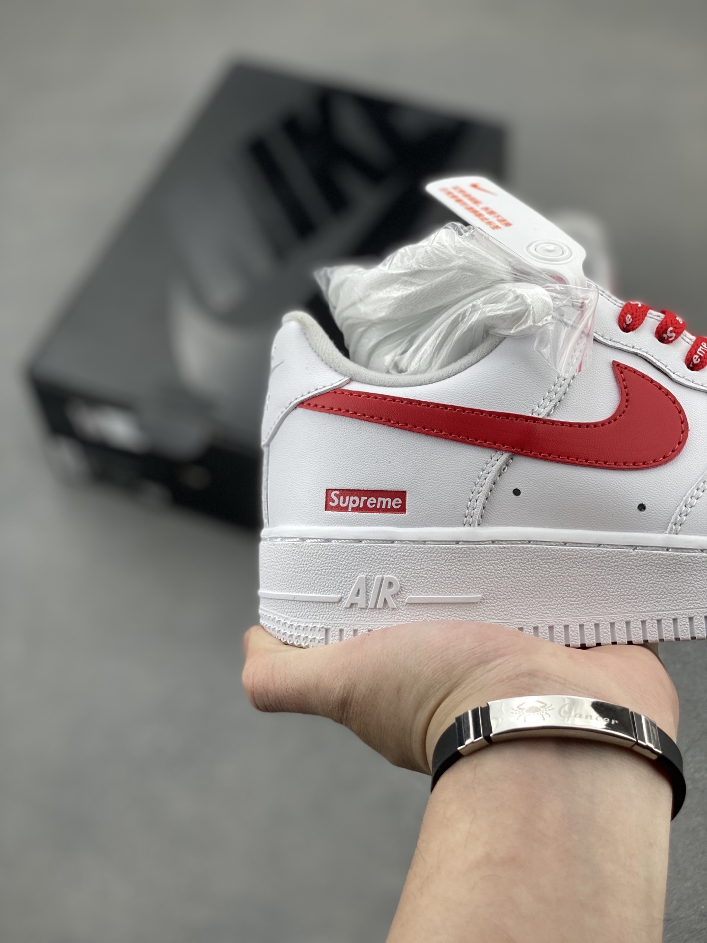 Nike Air Force 1 Low Supreme White Red CU9225-101 Sneakers 6 i1742835290598 2225 0 4