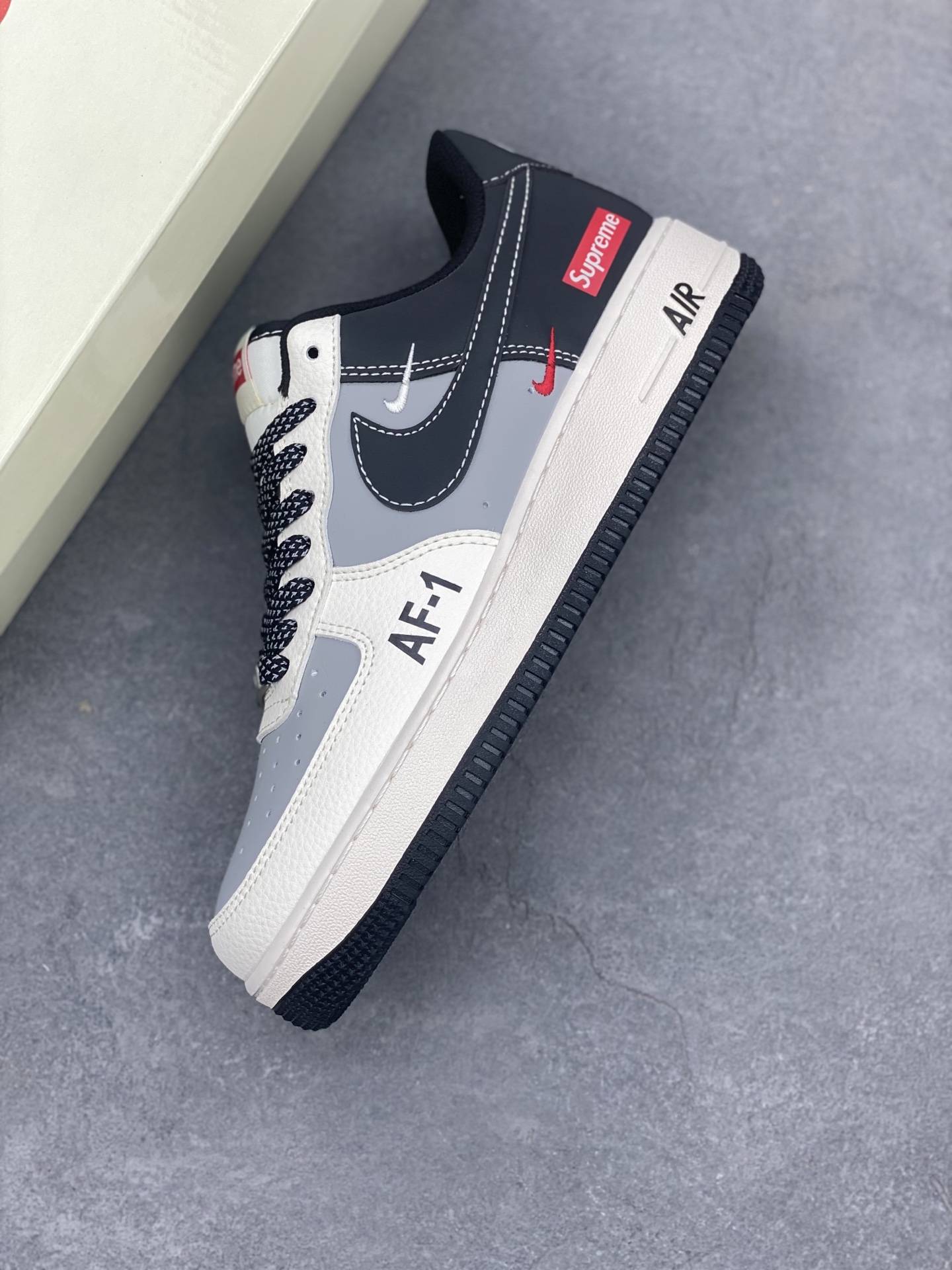 Nike Air Force 1 '07 Low Sneakers - Limited Edition Supreme Collaboration 8 i1742918873184 2160 0 6