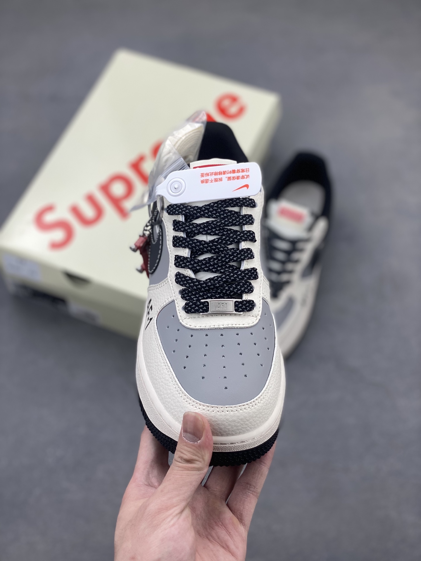 Nike Air Force 1 '07 Low Sneakers - Limited Edition Supreme Collaboration 3 i1742918885605 6868 0 1