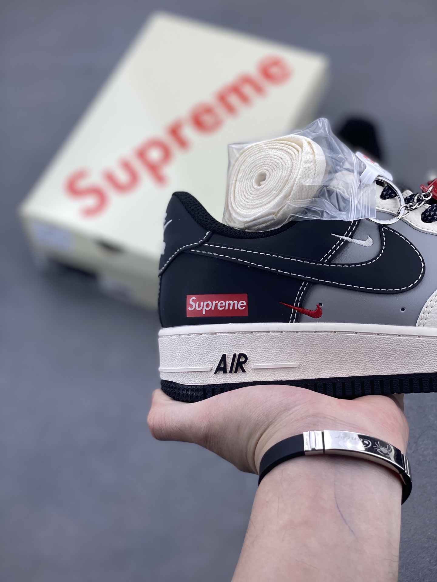 Nike Air Force 1 '07 Low Sneakers - Limited Edition Supreme Collaboration 6 i1742918885992 9076 0 4