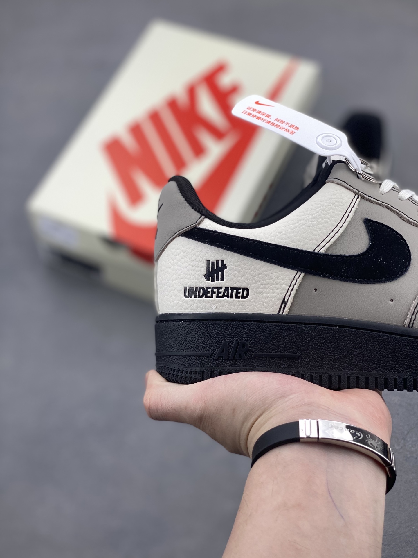 Nike Air Force 1 '07 Low Undefeated, Leather Upper Shoes, Limited Edition 6 i1742918918334 9500 0 4
