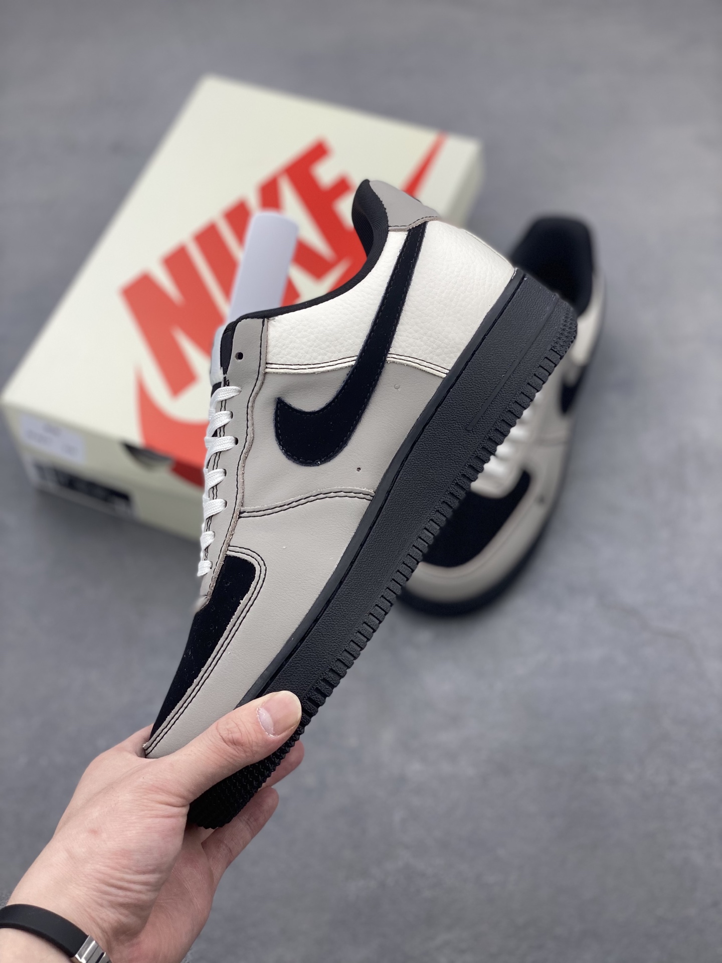 Nike Air Force 1 '07 Low Undefeated, Leather Upper Shoes, Limited Edition 4 i1742918966006 3911 0 2