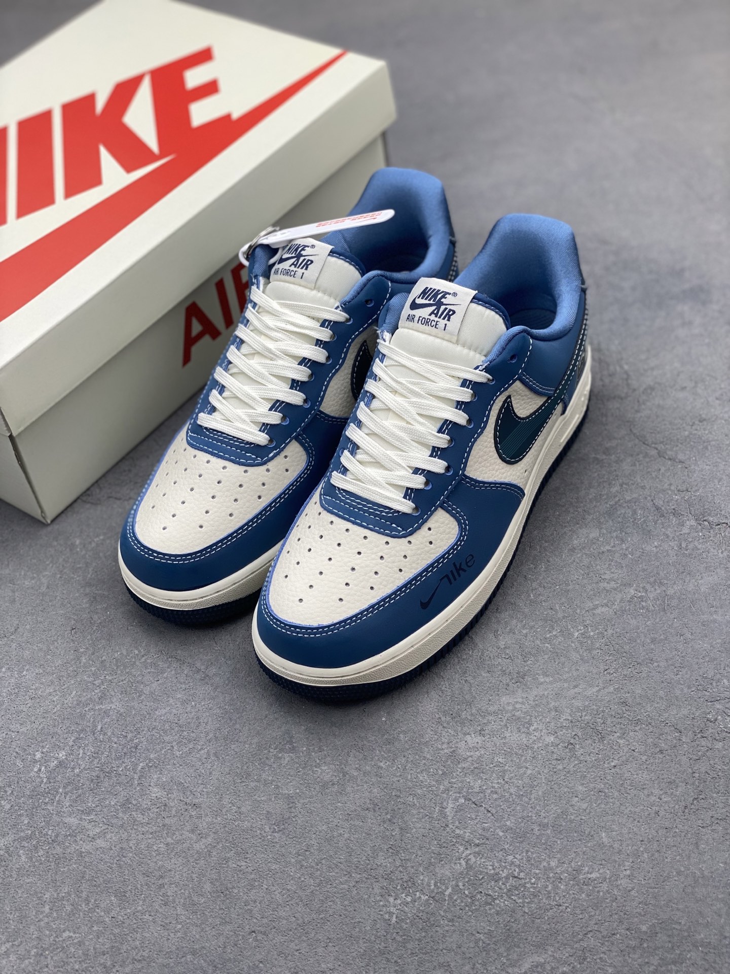 Nike Air Force 1 '07 Low Blue/White Limited Edition Sneakers 9 i1743006366443 122 0 7