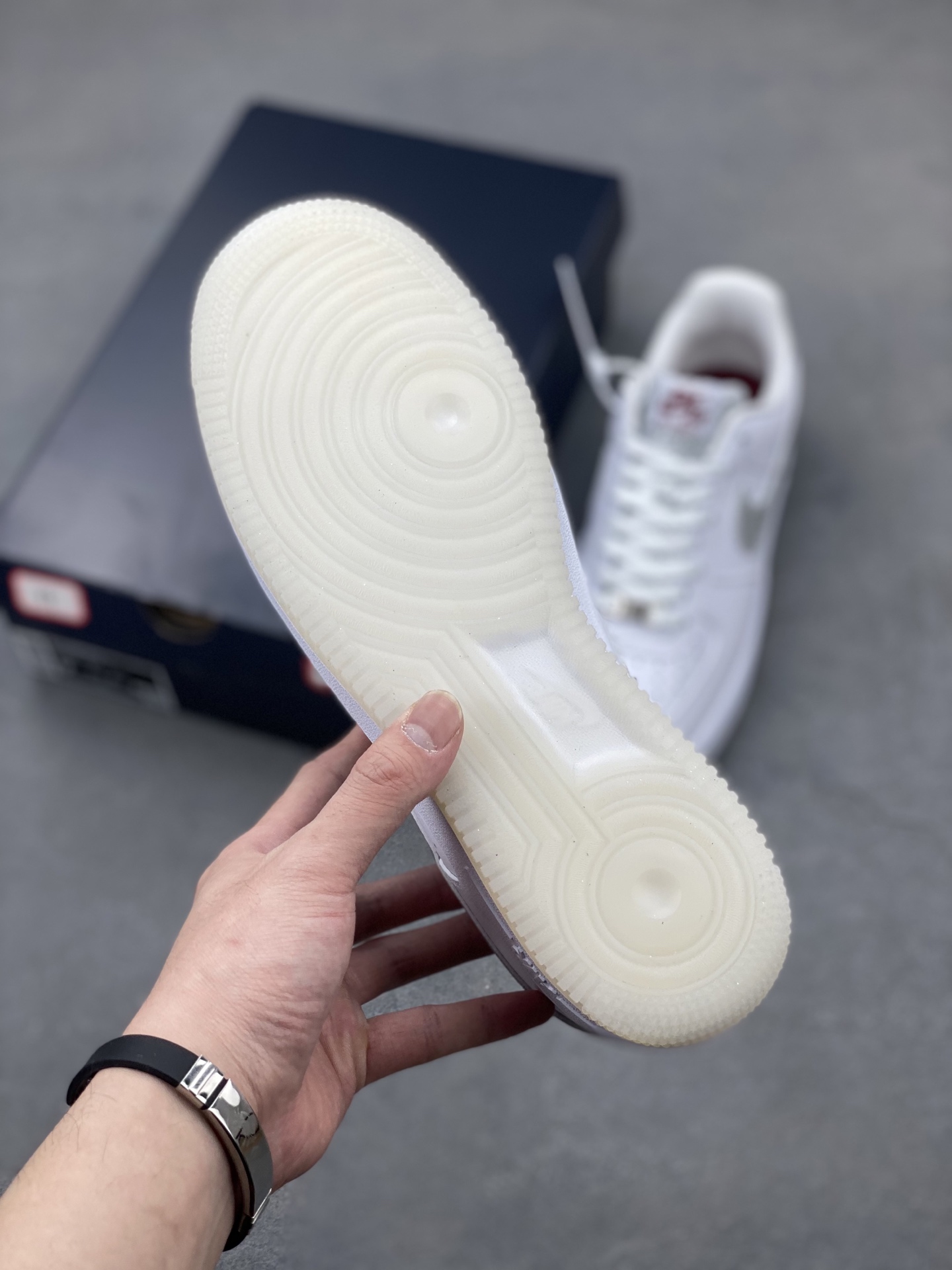 Nike Air Force 1 '07 Low White/Silver Glitter Women's Sneakers 7 i1743006554903 8969 0 5
