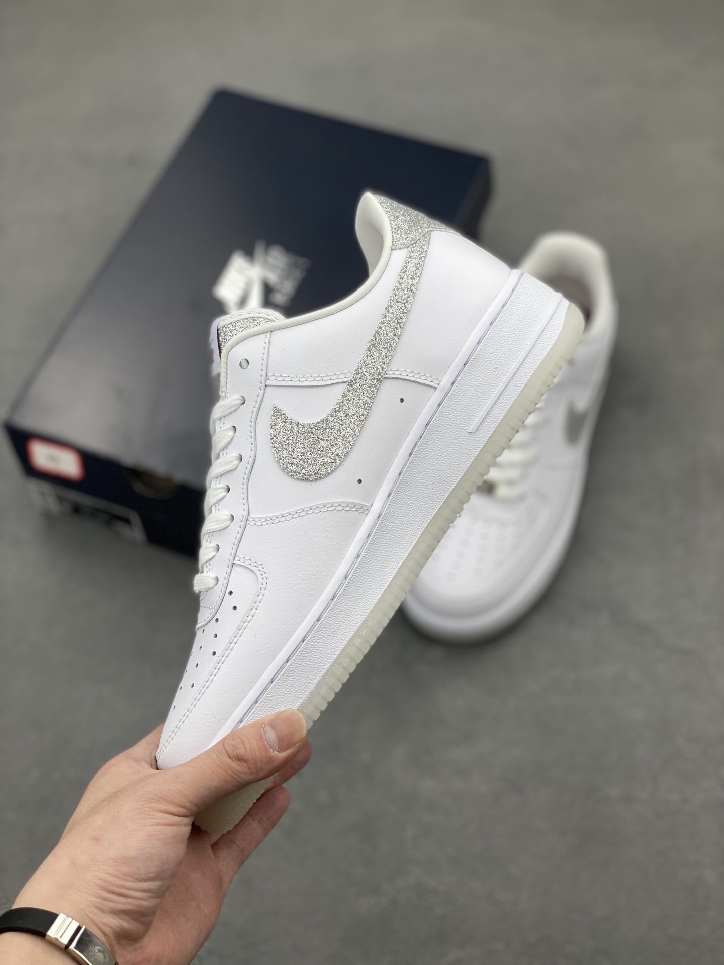 Nike Air Force 1 '07 Low White/Silver Glitter Women's Sneakers 4 i1743006562333 2025 0 2