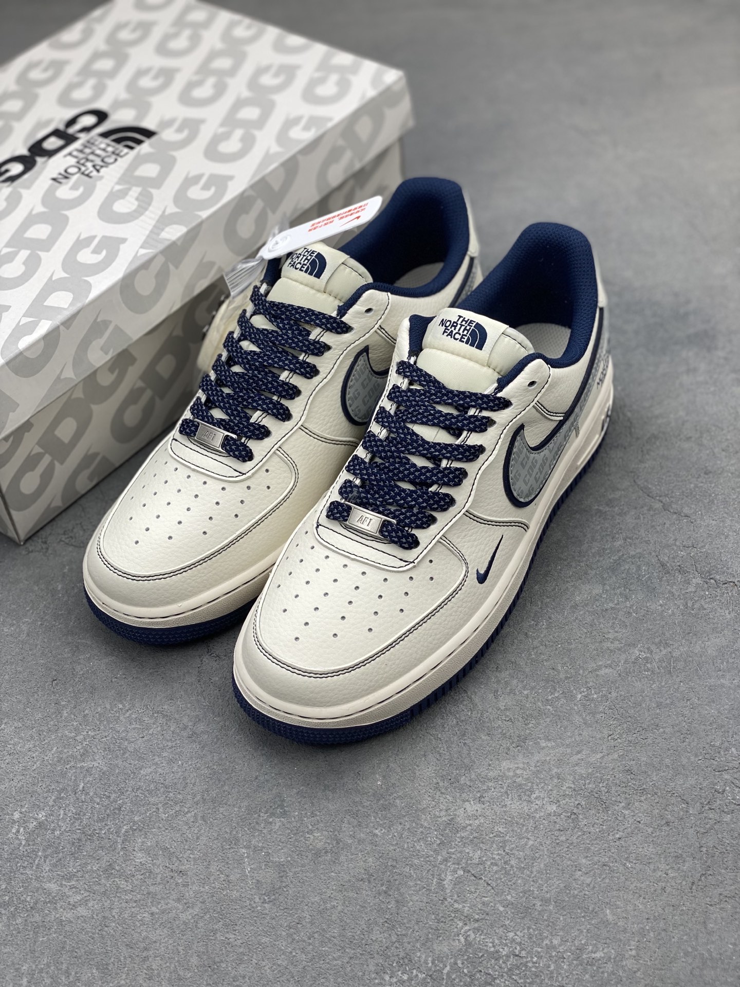 Nike Air Force 1 '07 Low The North Face Edition Sneakers 9 i1743278006127 2772 0 7