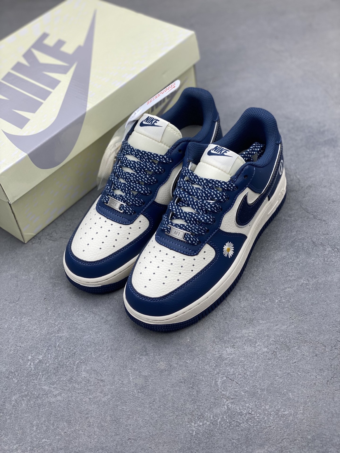 Nike Air Force 1 '07 Low Sneakers - Limited Edition, Premium Comfort 9 i1743279350658 289 0 7