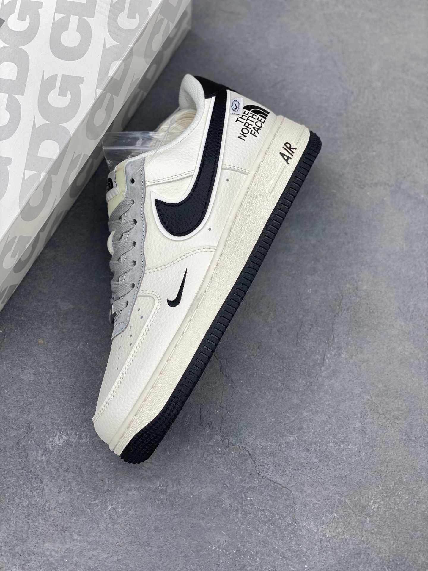 Nike Air Force 1 Low '07 The North Face Limited Edition Sneakers 8 i1744228477819 8887