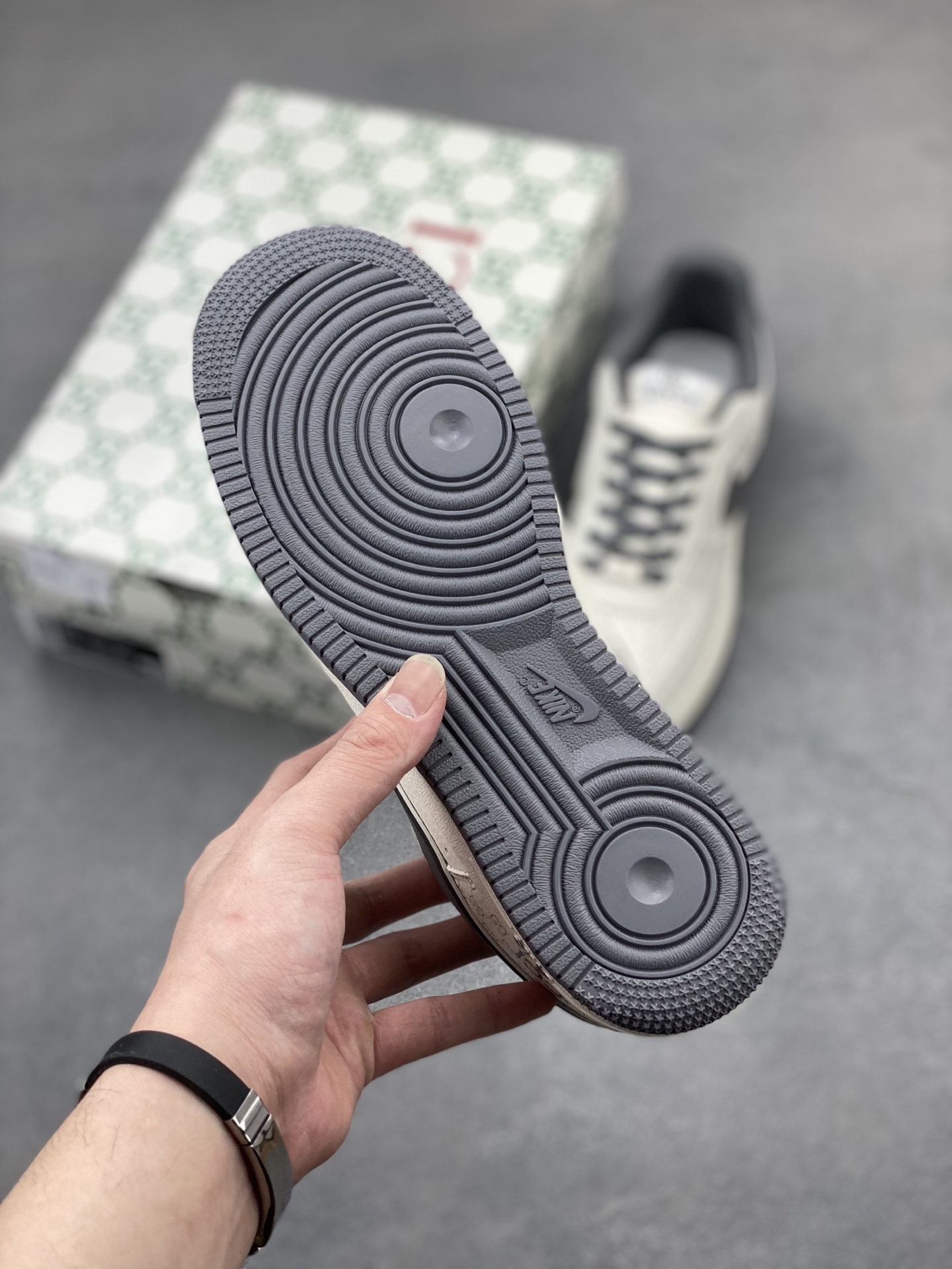 Nike Air Force 1 '07 Low Sneakers with Gucci Design - Limited Edition 7 i1744228700750 77 0 5