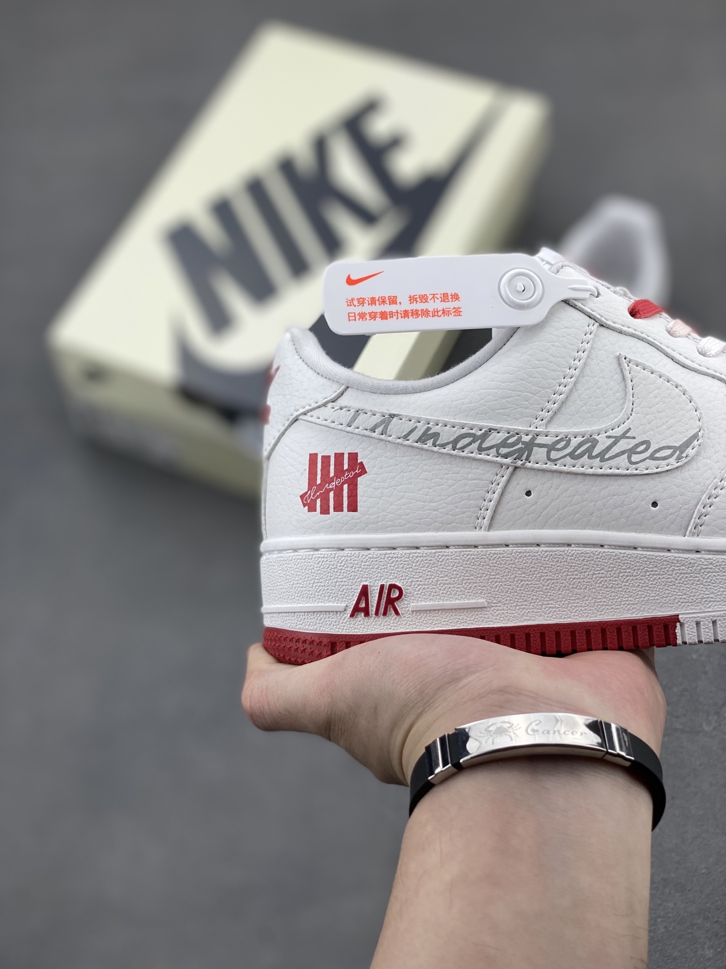Nike Air Force 1 '07 Low White/Red Limited Edition Sneakers 6 i1744315179801 1981 0 4