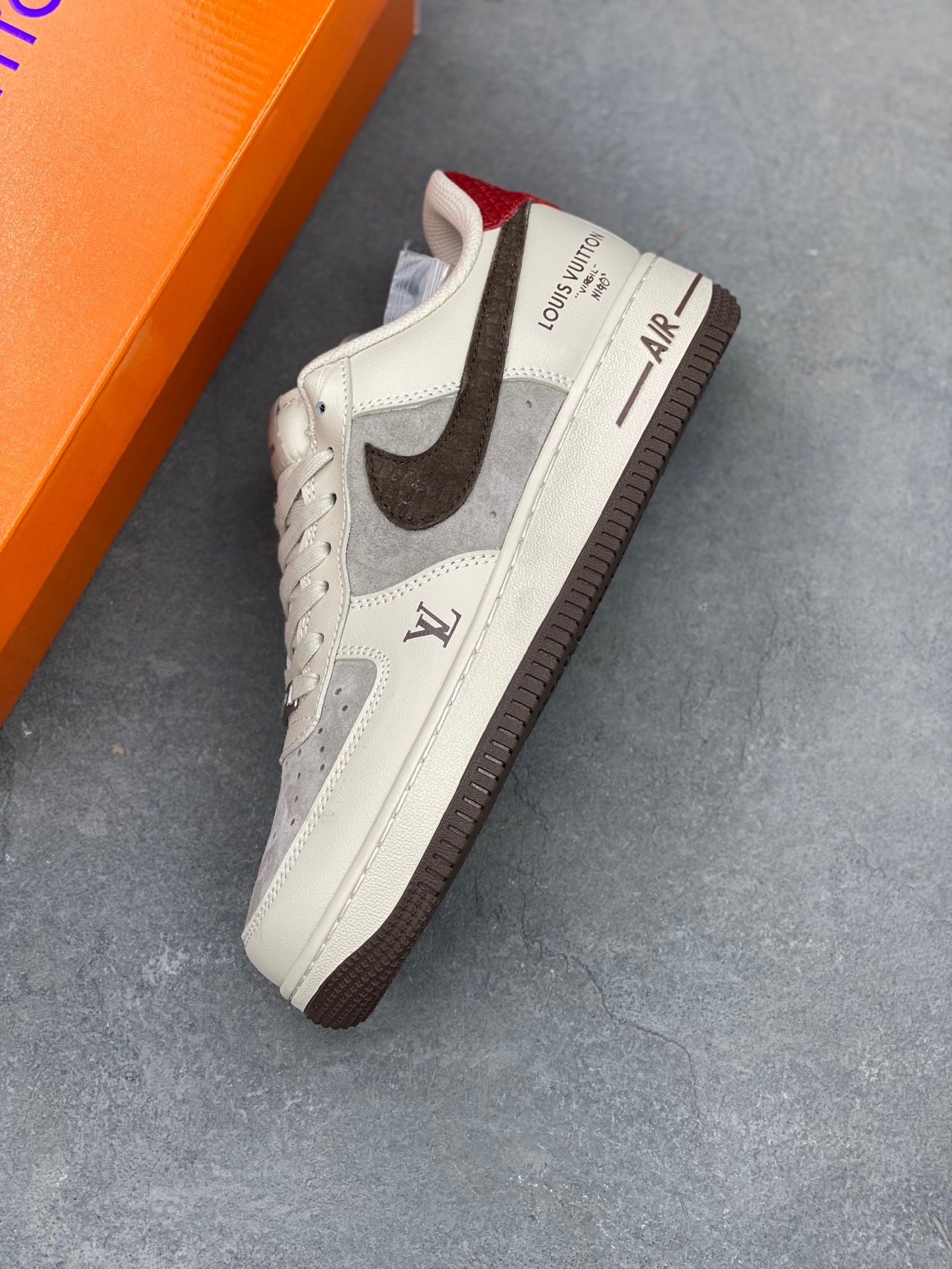 Nike Air Force 1 Low Louis Vuitton Custom Sneakers Limited Edition 8 i1744315373633 4385