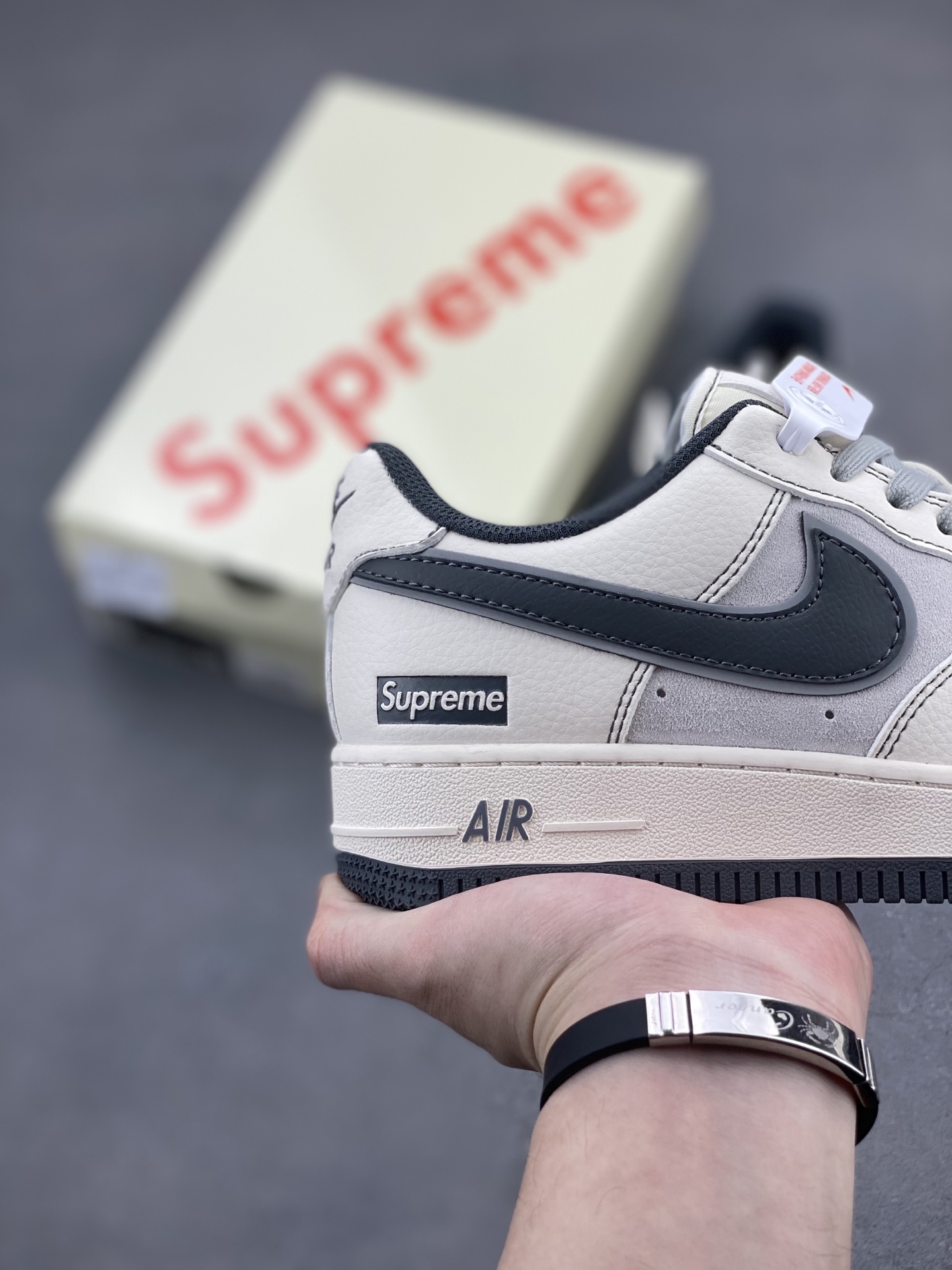 Nike Air Force 1 '07 Low Supreme Collab Sneakers - Pig Grey Base 6 i1744399211349 1068 0 4