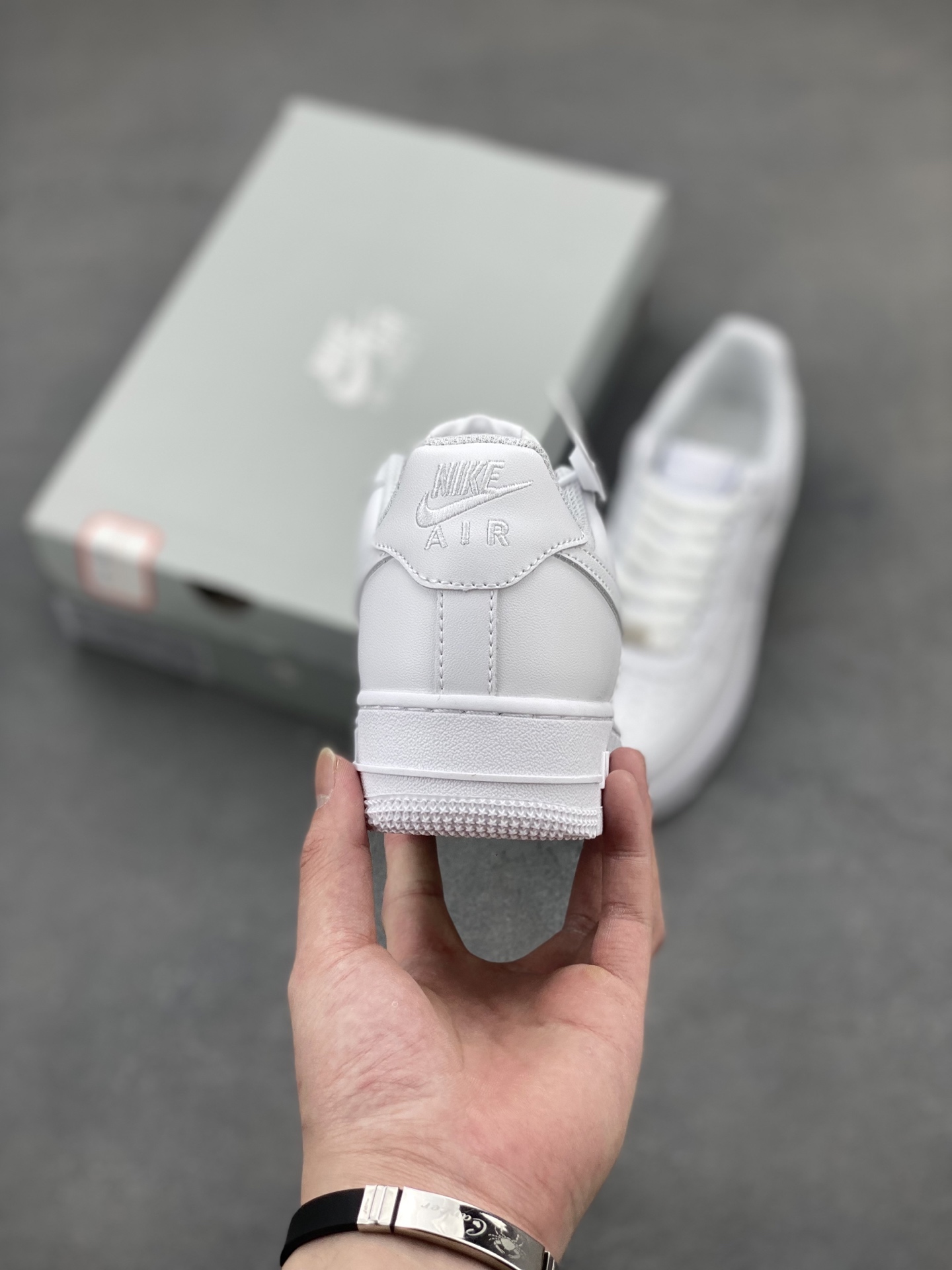 Nike Air Force 1 Low '07: Classic White Sneakers for Everyday Style 5 i1744446824964 5329 0 3