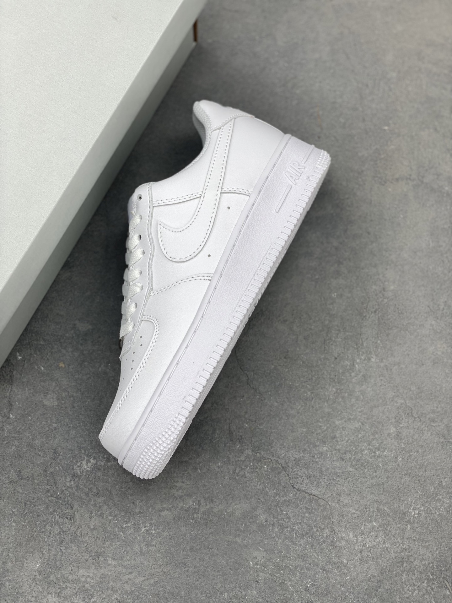 Nike Air Force 1 Low '07: Classic White Sneakers for Everyday Style 8 i1744446824964 9608 0 6