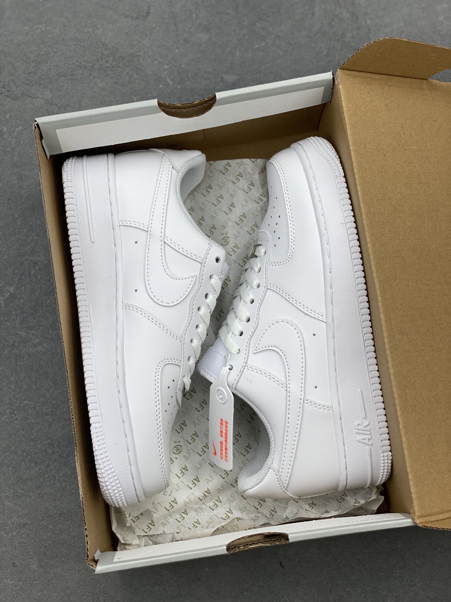Nike Air Force 1 Low '07: Classic White Sneakers for Everyday Style 10 i1744446826734 1229 0 8