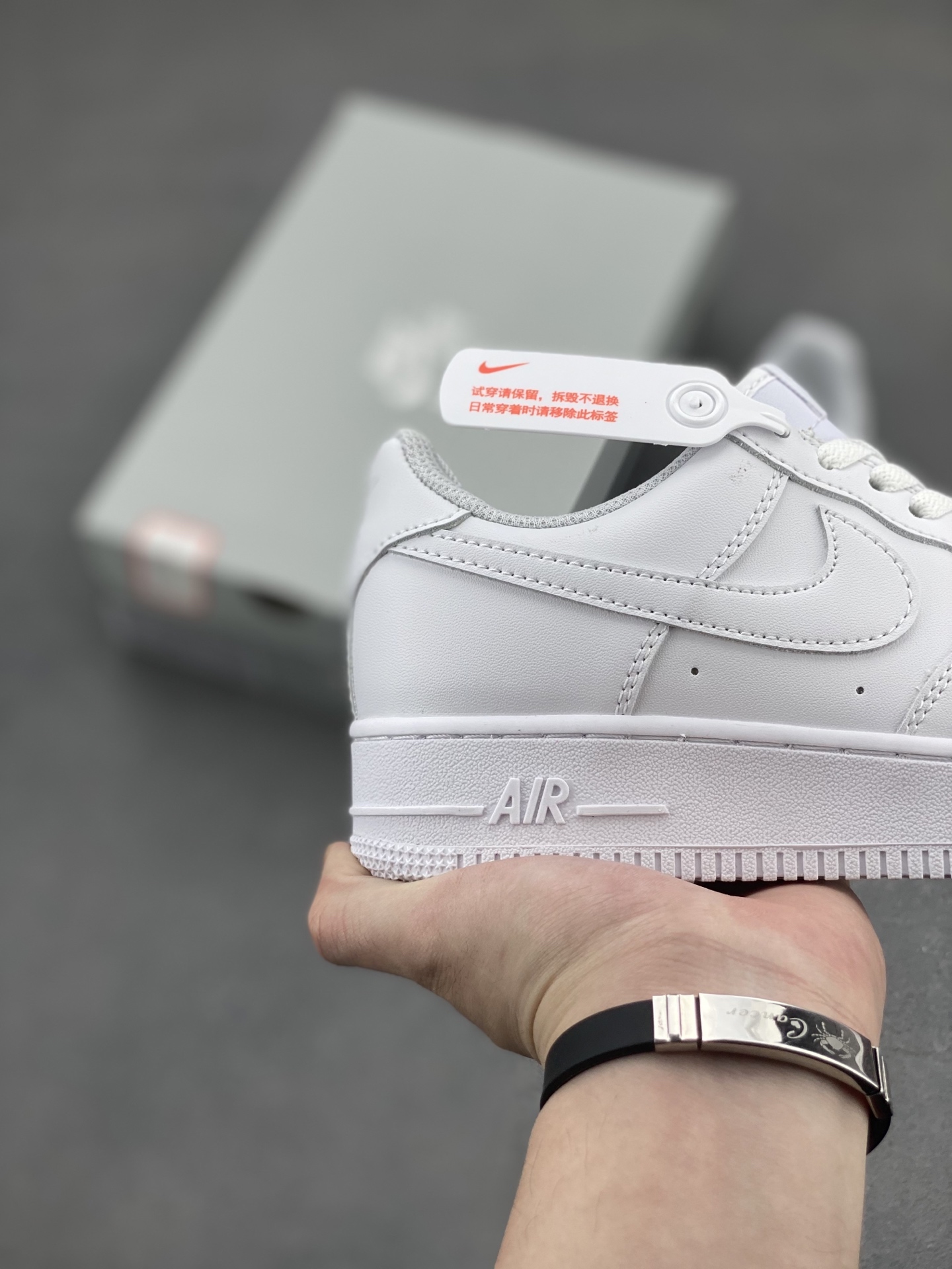 Nike Air Force 1 Low '07: Classic White Sneakers for Everyday Style 6 i1744446826796 1068 0 4