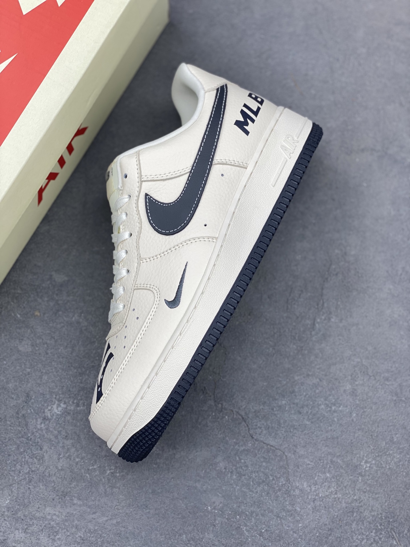 Nike Air Force 1 '07 Low MLB Sneakers Limited Edition - Cream/Navy 8 i1744490182957 3404 0 6