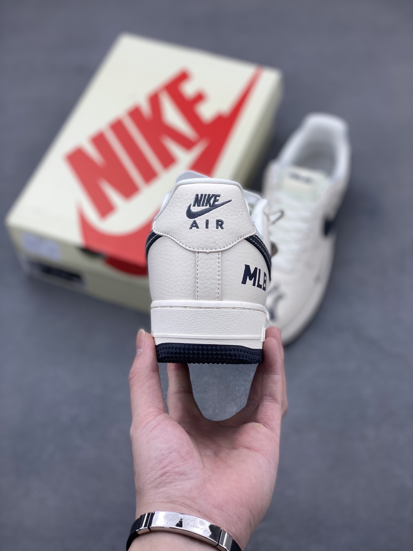 Nike Air Force 1 '07 Low MLB Sneakers Limited Edition - Cream/Navy 5 i1744490183071 9054 0 3