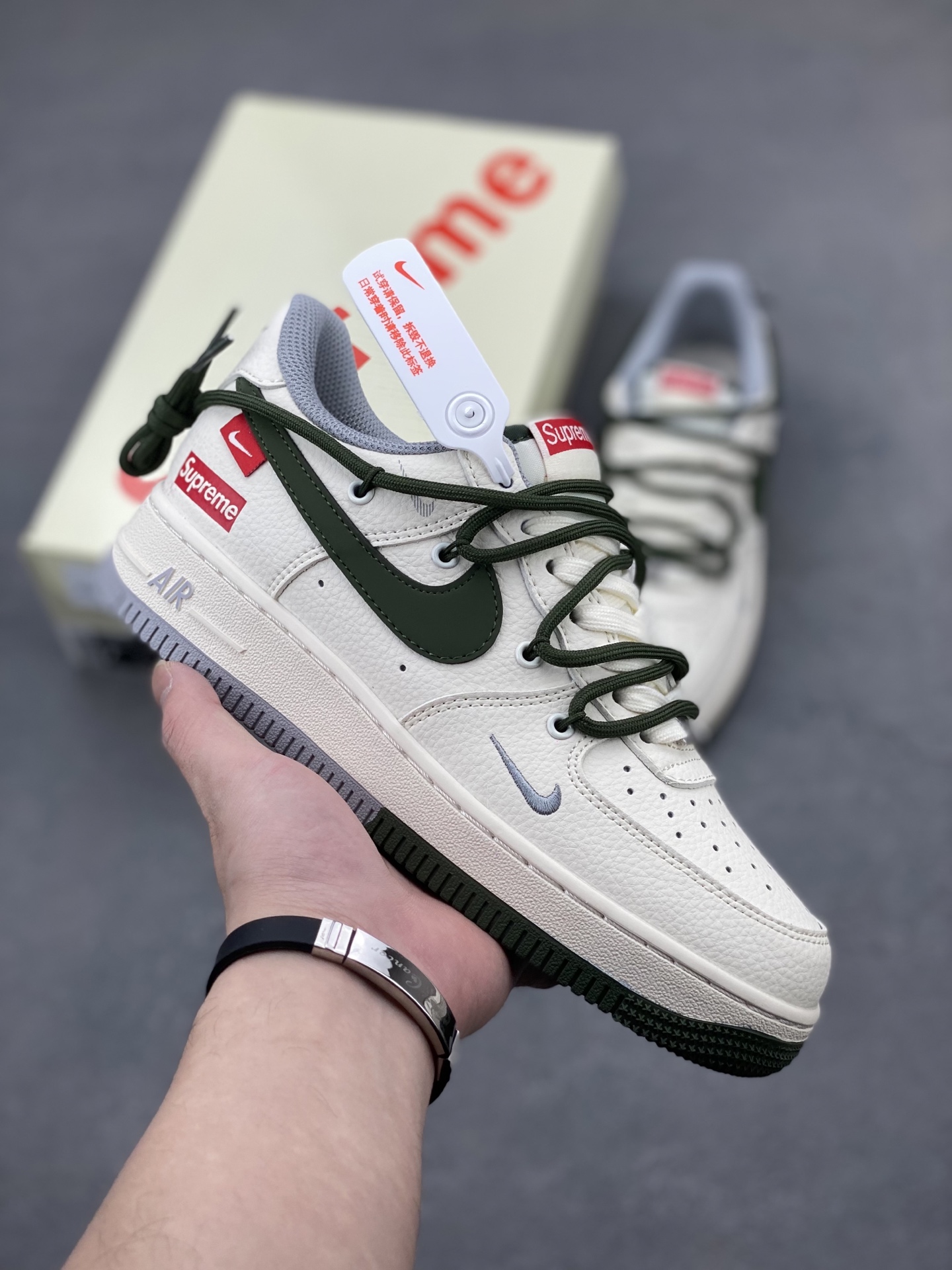 Nike Air Force 1 '07 Low Supreme - Premium Comfort and Style 2 i1744745917973 1399 0 0