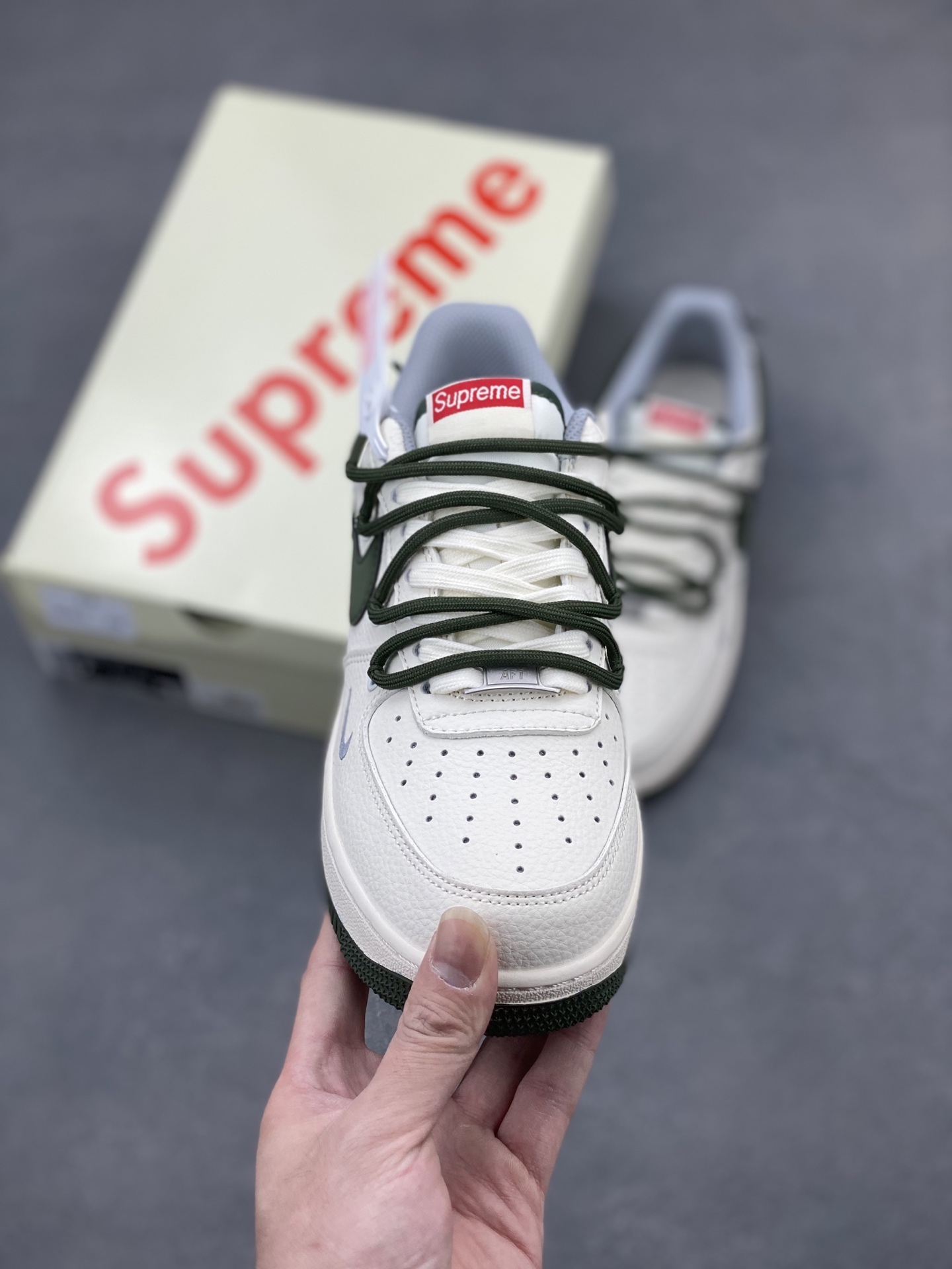 Nike Air Force 1 '07 Low Supreme - Premium Comfort and Style 3 i1744745918538 7320 0 1