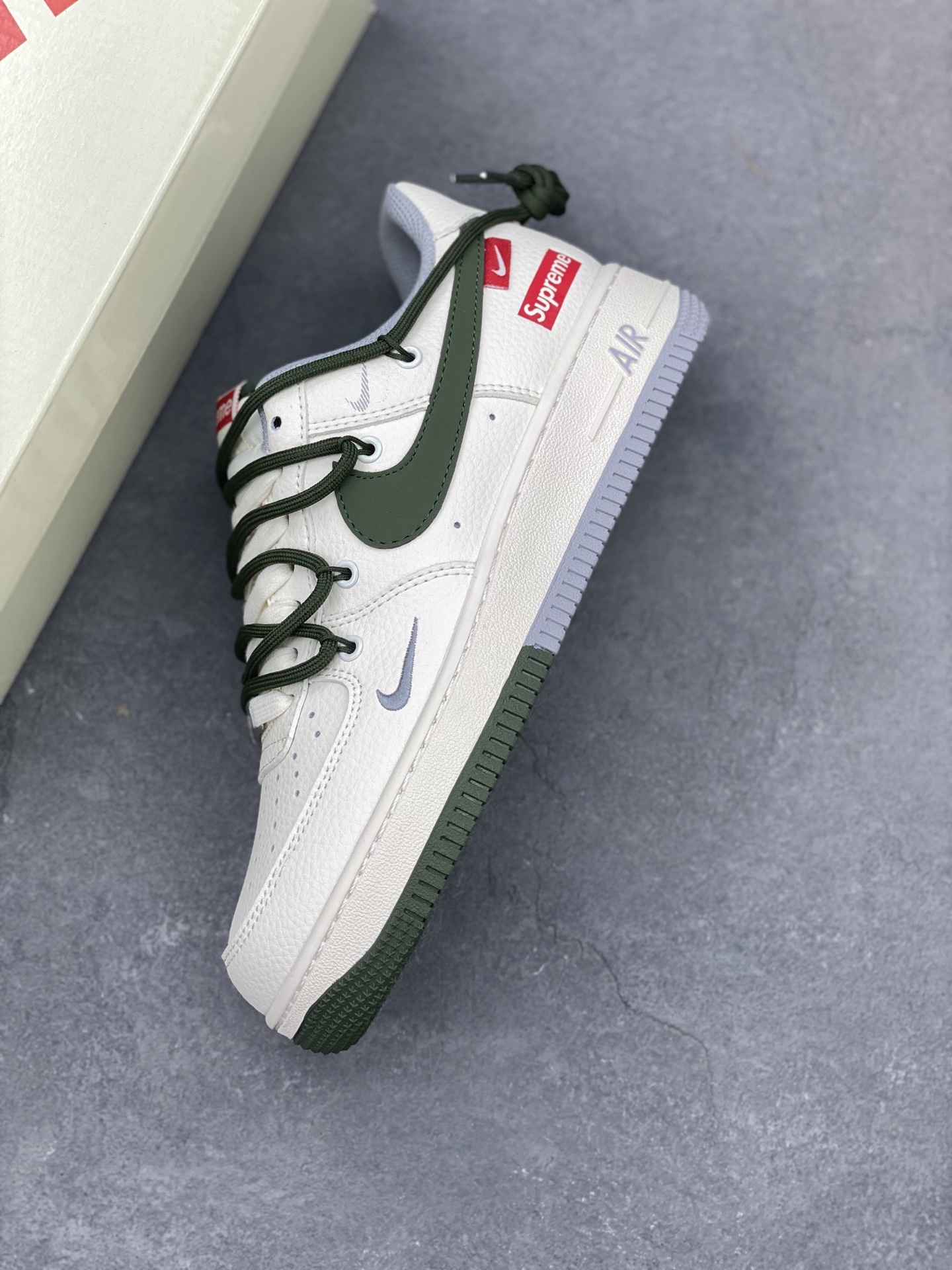 Nike Air Force 1 '07 Low Supreme - Premium Comfort and Style 8 i1744745919878 961 0 6