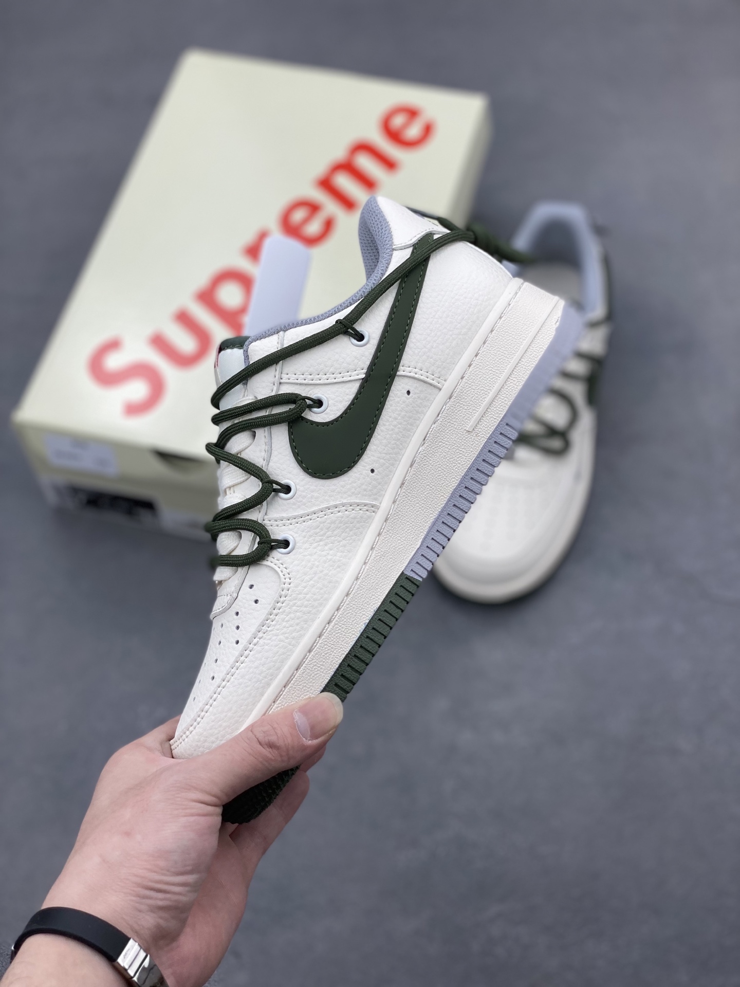 Nike Air Force 1 '07 Low Supreme - Premium Comfort and Style 4 i1744745923219 1422 0 2