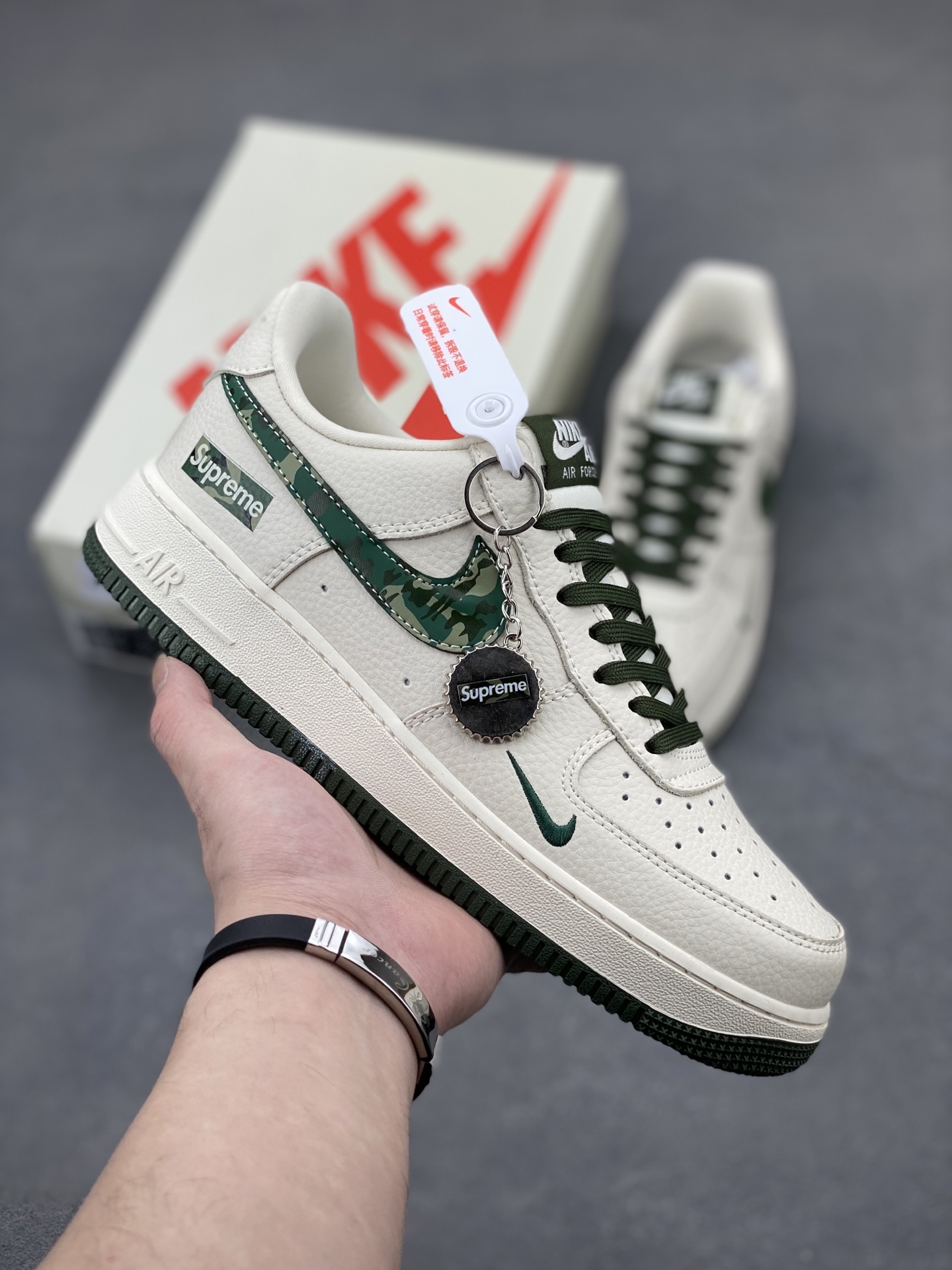 Nike Air Force 1 '07 Low Supreme Sneakers - Limited Edition 2 i1744824910775 9771 0 0