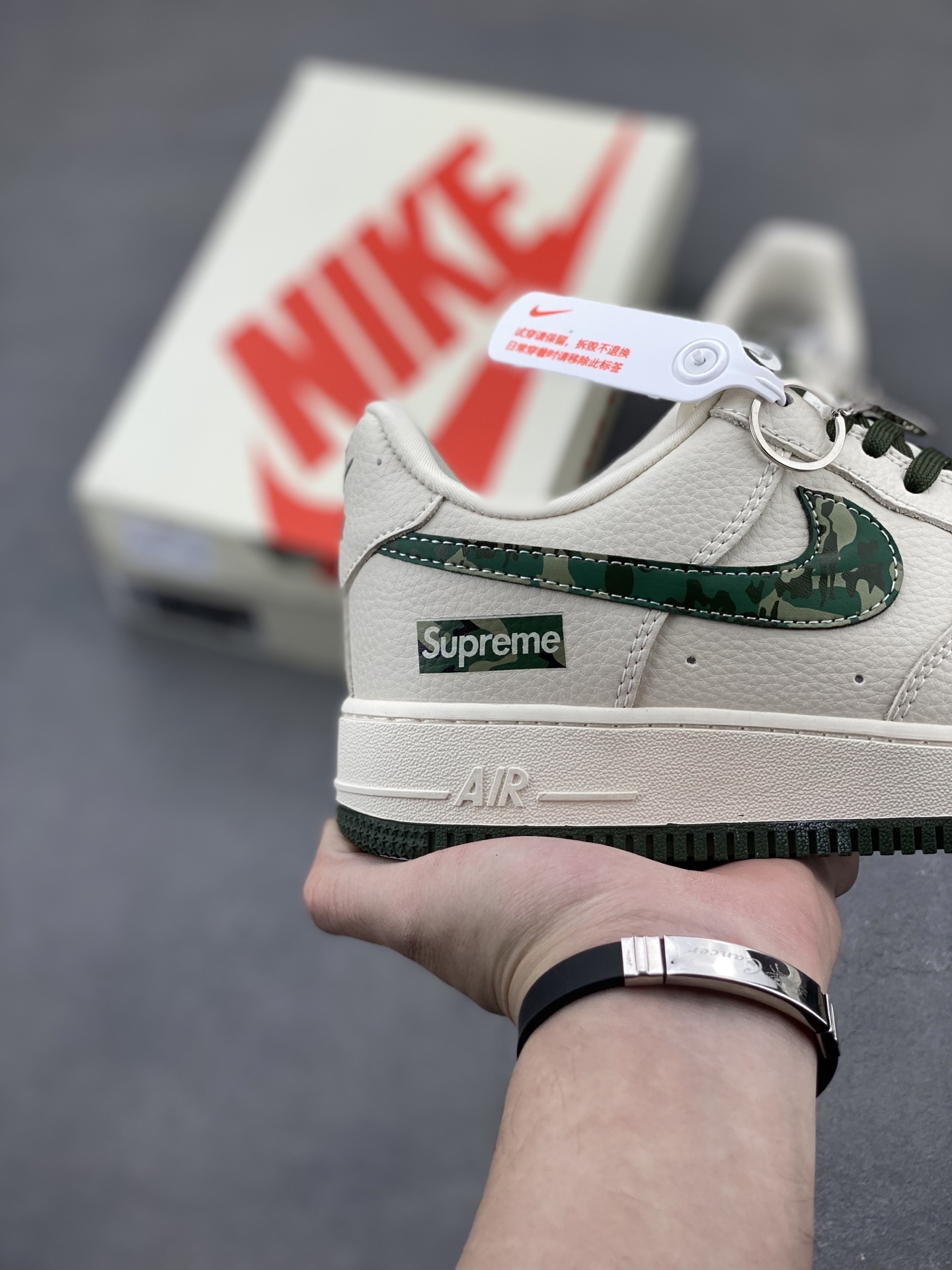 Nike Air Force 1 '07 Low Supreme Sneakers - Limited Edition 6 i1744824911908 2401 0 4