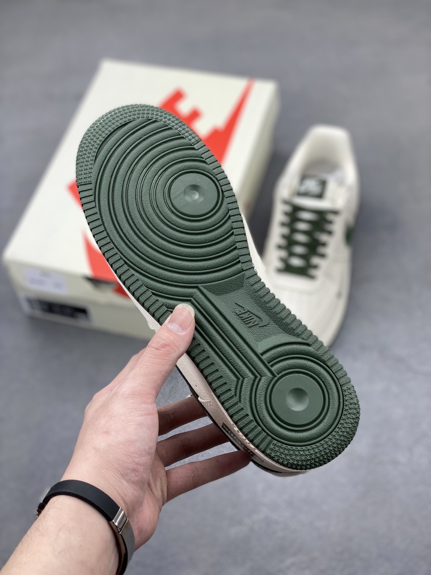 Nike Air Force 1 '07 Low Supreme Sneakers - Limited Edition 7 i1744824913660 6727 0 5