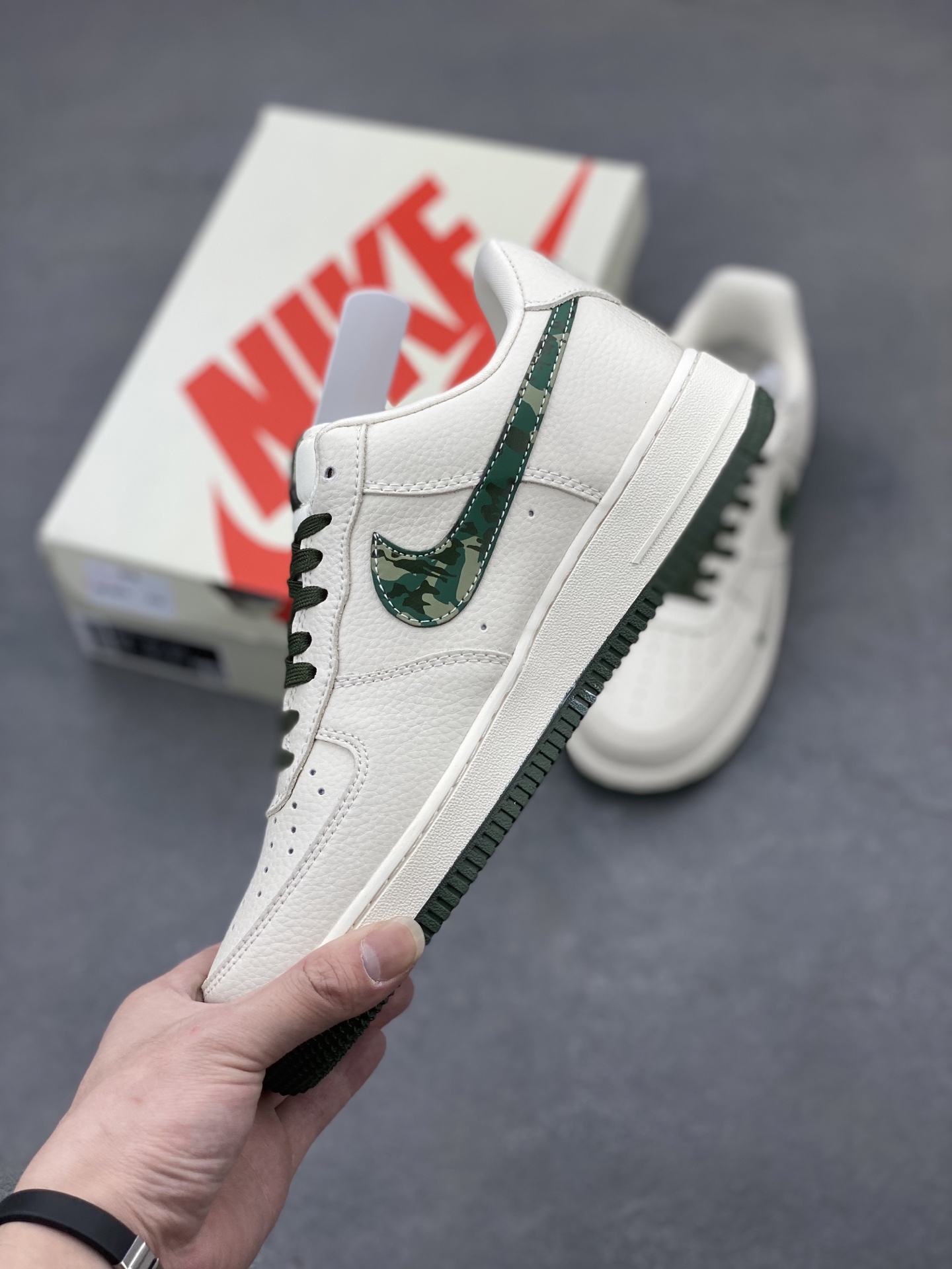 Nike Air Force 1 '07 Low Supreme Sneakers - Limited Edition 4 i1744824917085 6040 0 2