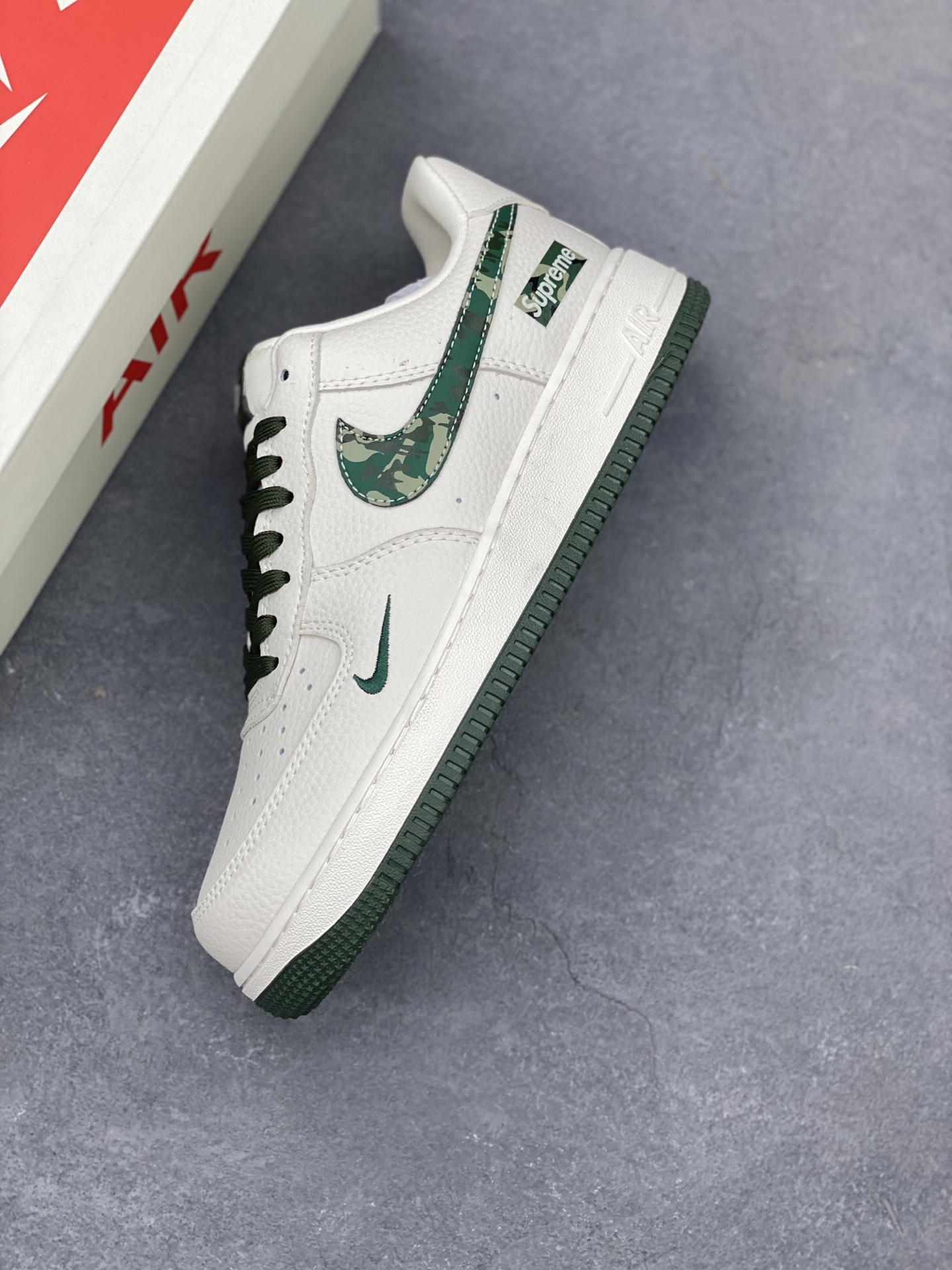 Nike Air Force 1 '07 Low Supreme Sneakers - Limited Edition 8 i1744824917736 5102 0 6