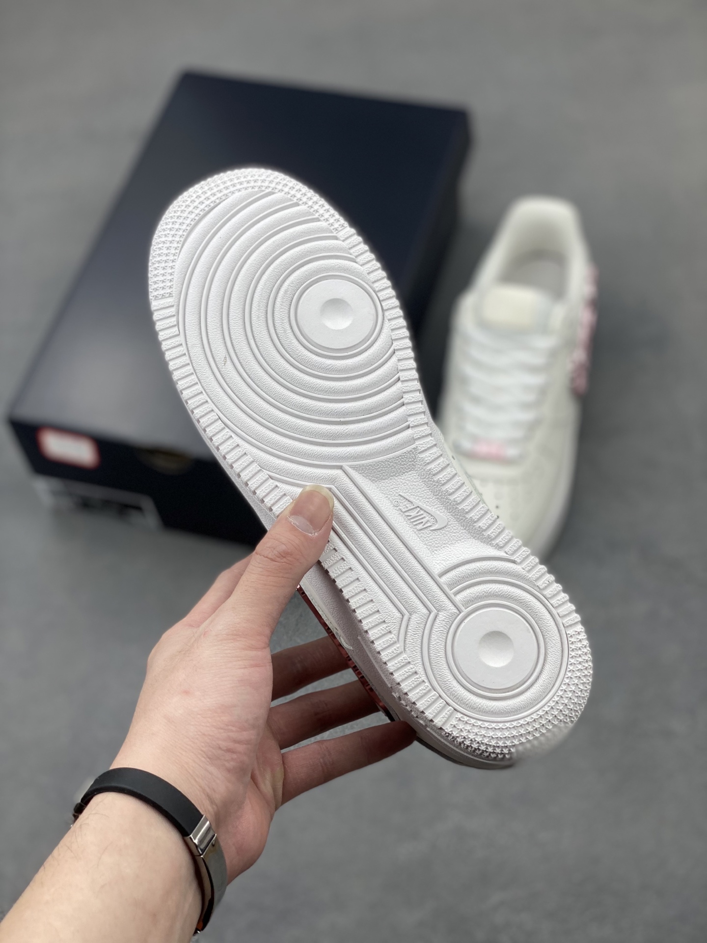Nike Air Force 1 '07 Low White/Rose Gold Limited Edition Sneakers 7 i1744825294454 1668 0 5