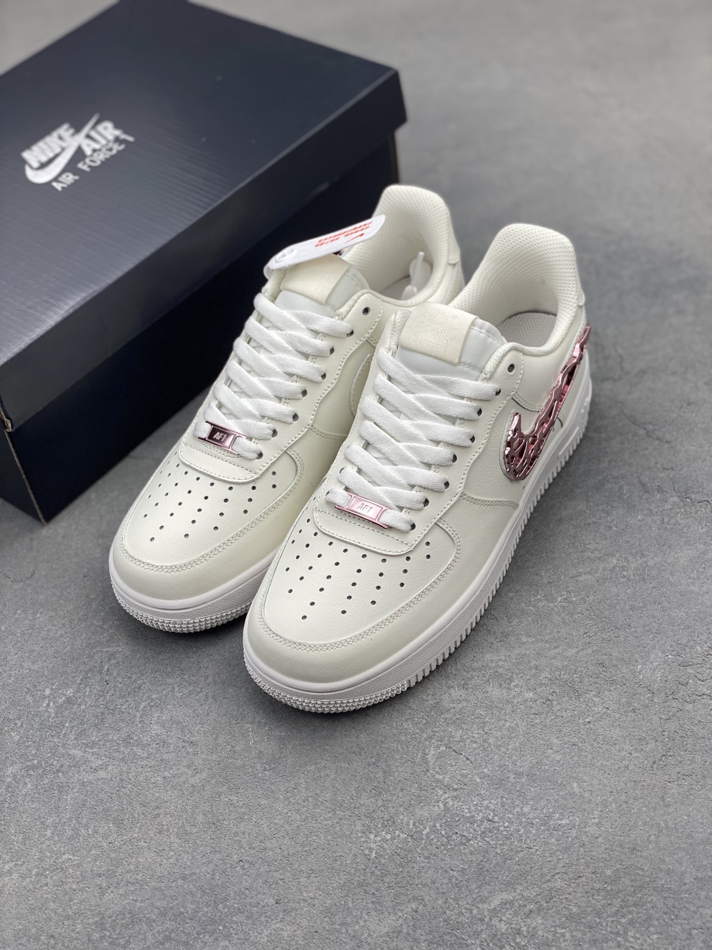 Nike Air Force 1 '07 Low White/Rose Gold Limited Edition Sneakers 9 i1744825299322 3106 0 7