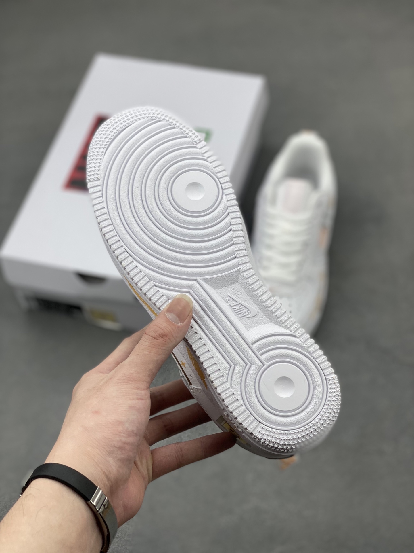 Nike Air Force 1 '07 Low Spongebob Sneakers Limited Edition - FB8971-070 7 i1745001855218 7019 0 5