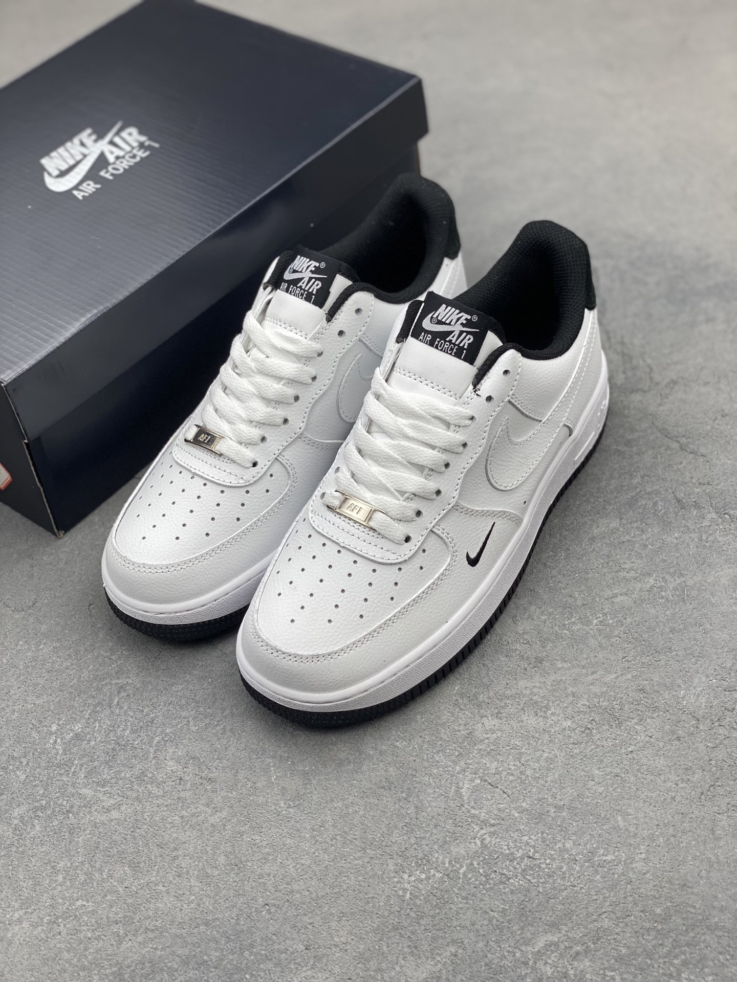 Nike Air Force 1 Low Retro White Black Shoes HM9483-101 9 i1745002315727 561 0 7