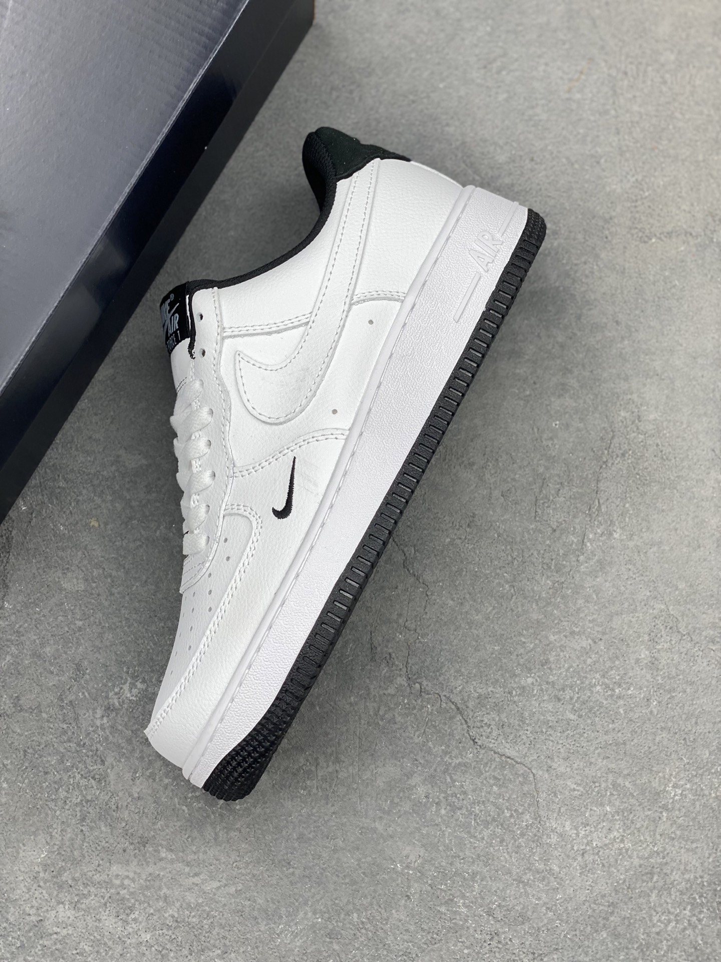 Nike Air Force 1 Low Retro White Black Shoes HM9483-101 8 i1745002321368 3007 0 6